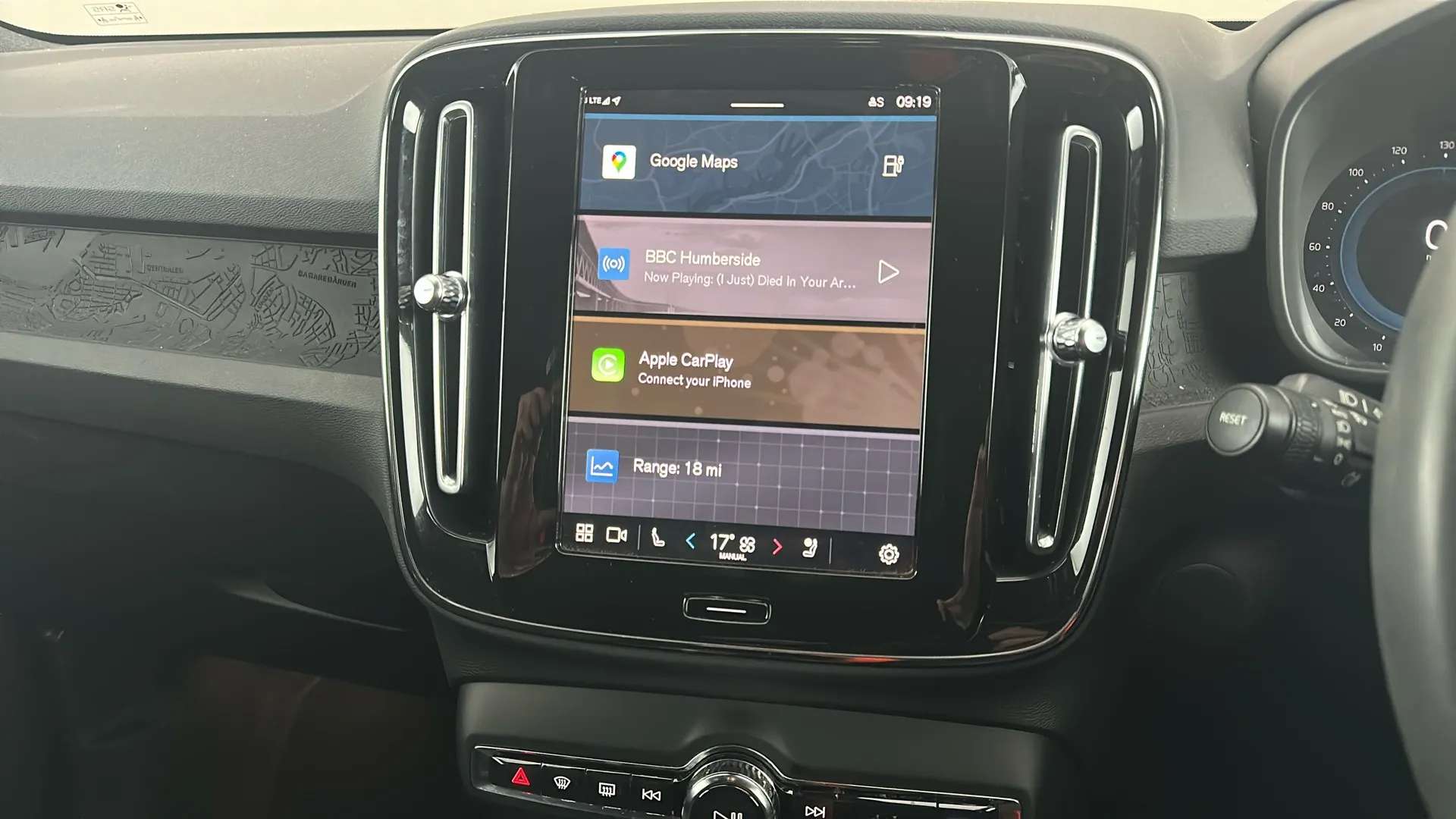 2022 VOLVO XC40 2022 VOLVO XC40