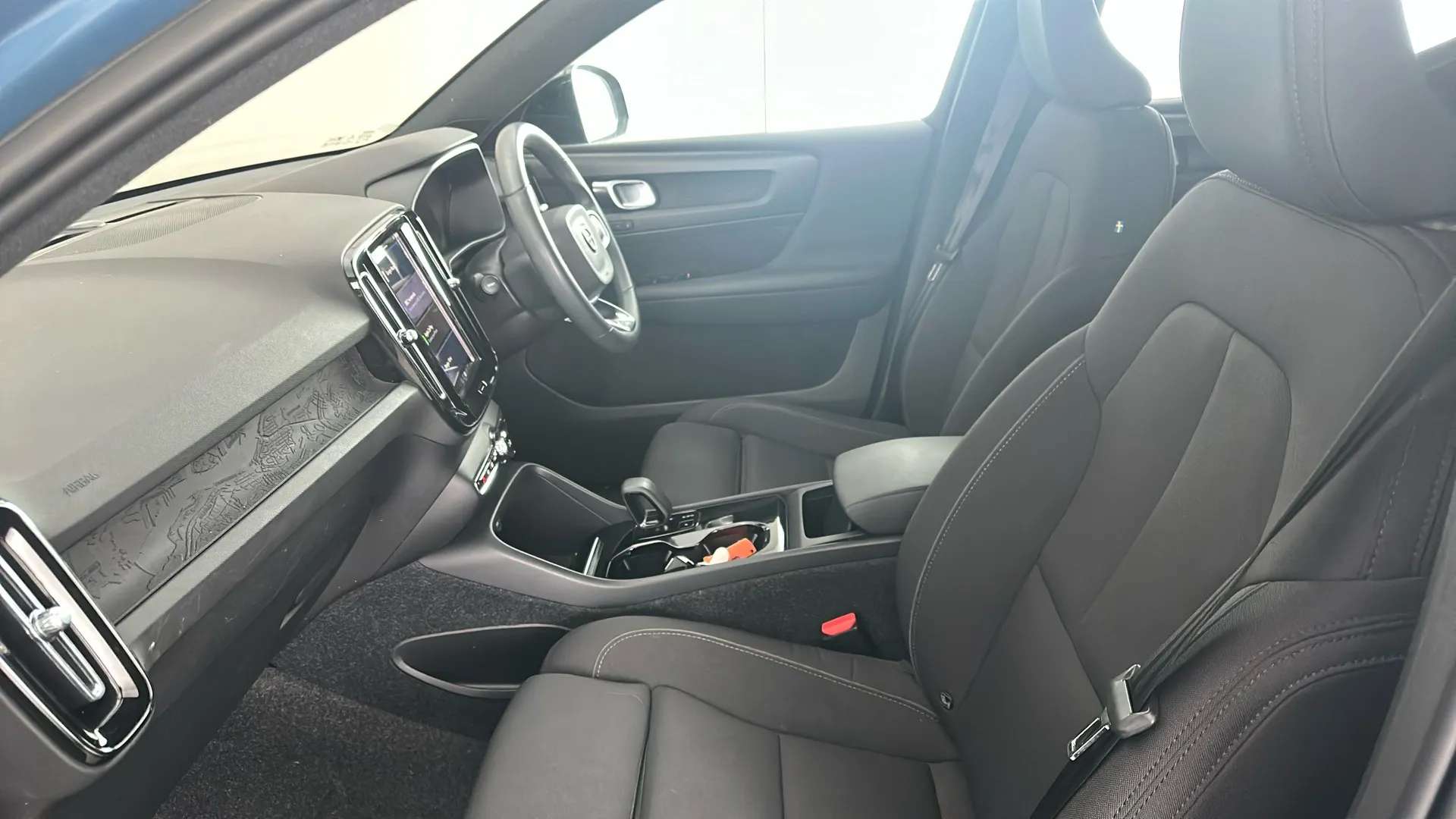 2022 VOLVO XC40 2022 VOLVO XC40