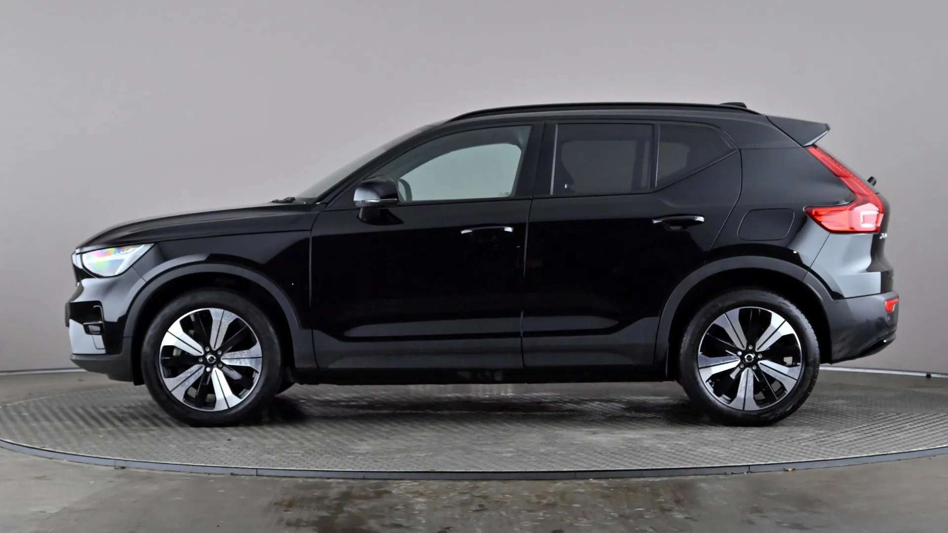 A 2022 VOLVO XC40 170kW Recharge Plus 69kWh Auto A 2022 VOLVO XC40 170kW Recharge Plus 69kWh Auto