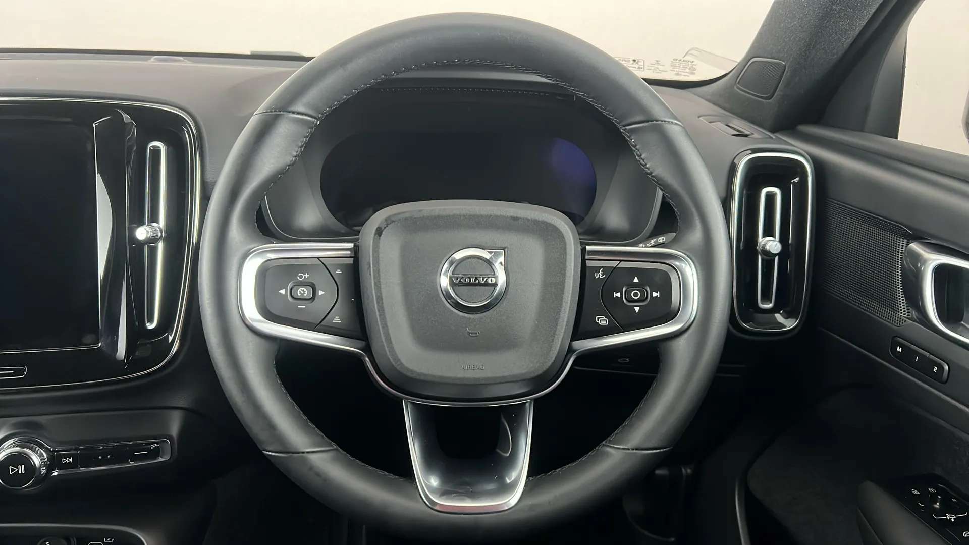 2022 VOLVO XC40 2022 VOLVO XC40