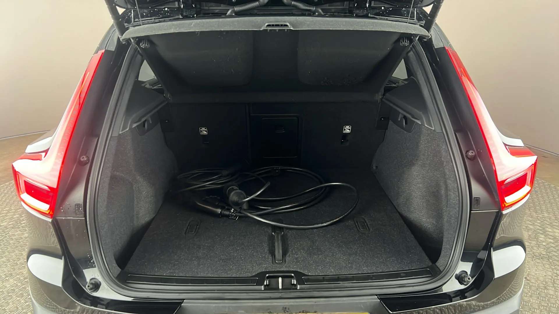 2022 VOLVO XC40 2022 VOLVO XC40