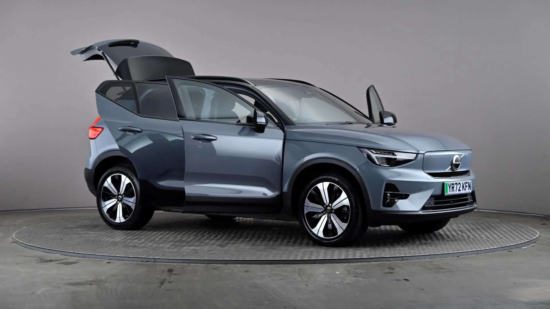 2022 VOLVO XC40 2022 VOLVO XC40