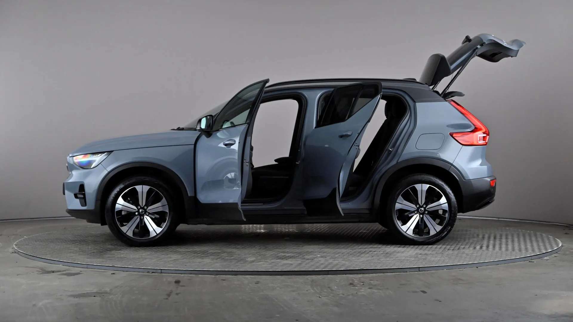 2022 VOLVO XC40 2022 VOLVO XC40