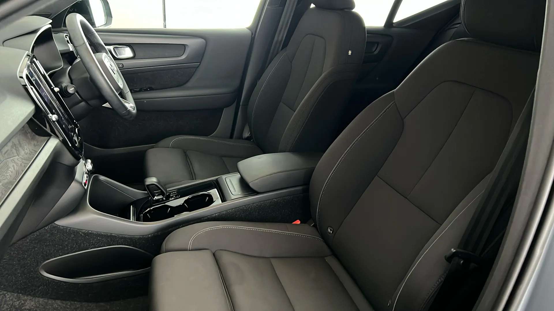 2022 VOLVO XC40 2022 VOLVO XC40