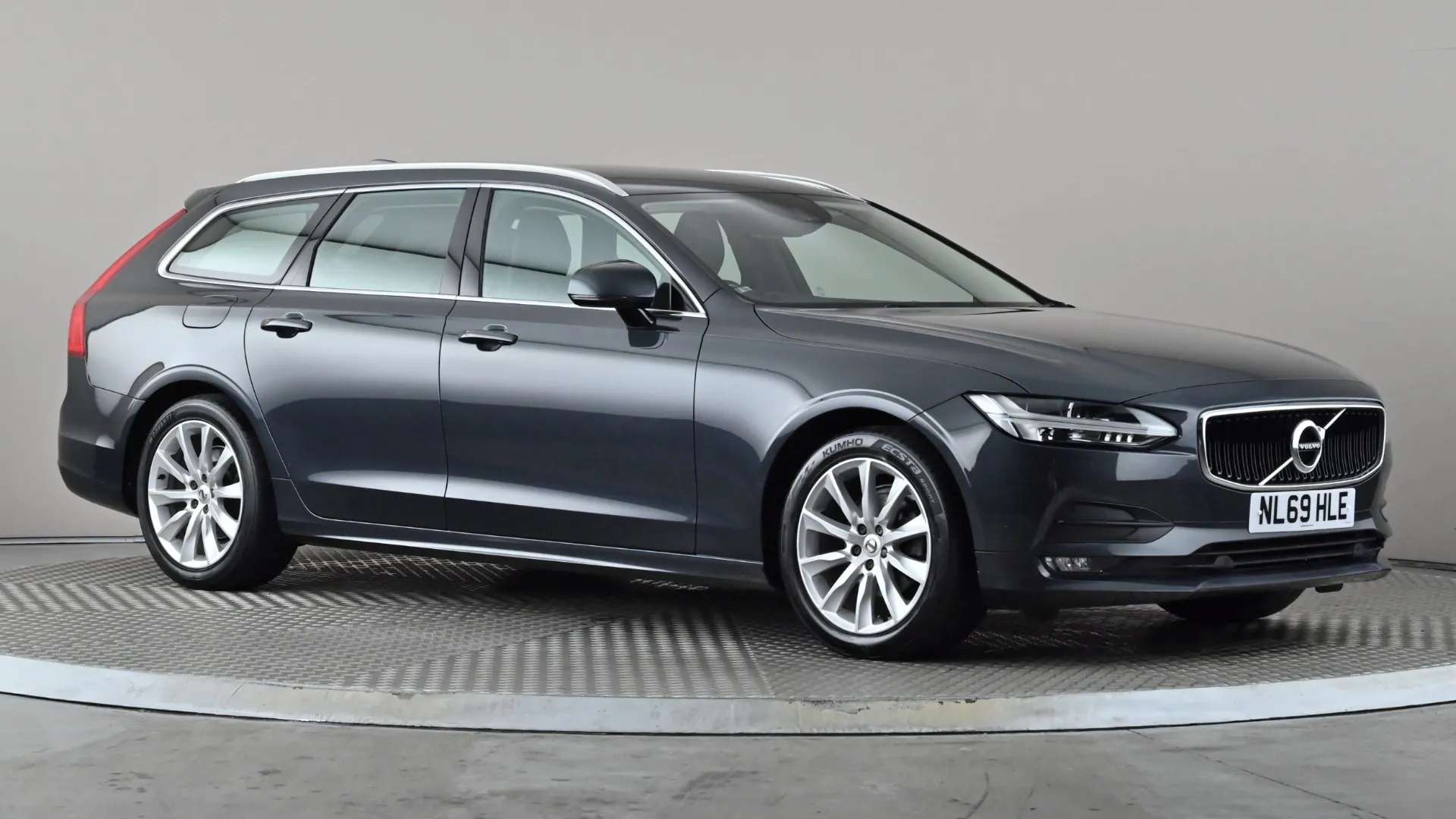 A 2019 VOLVO V90 2.0 T4 Momentum Plus Geartronic A 2019 VOLVO V90 2.0 T4 Momentum Plus Geartronic
