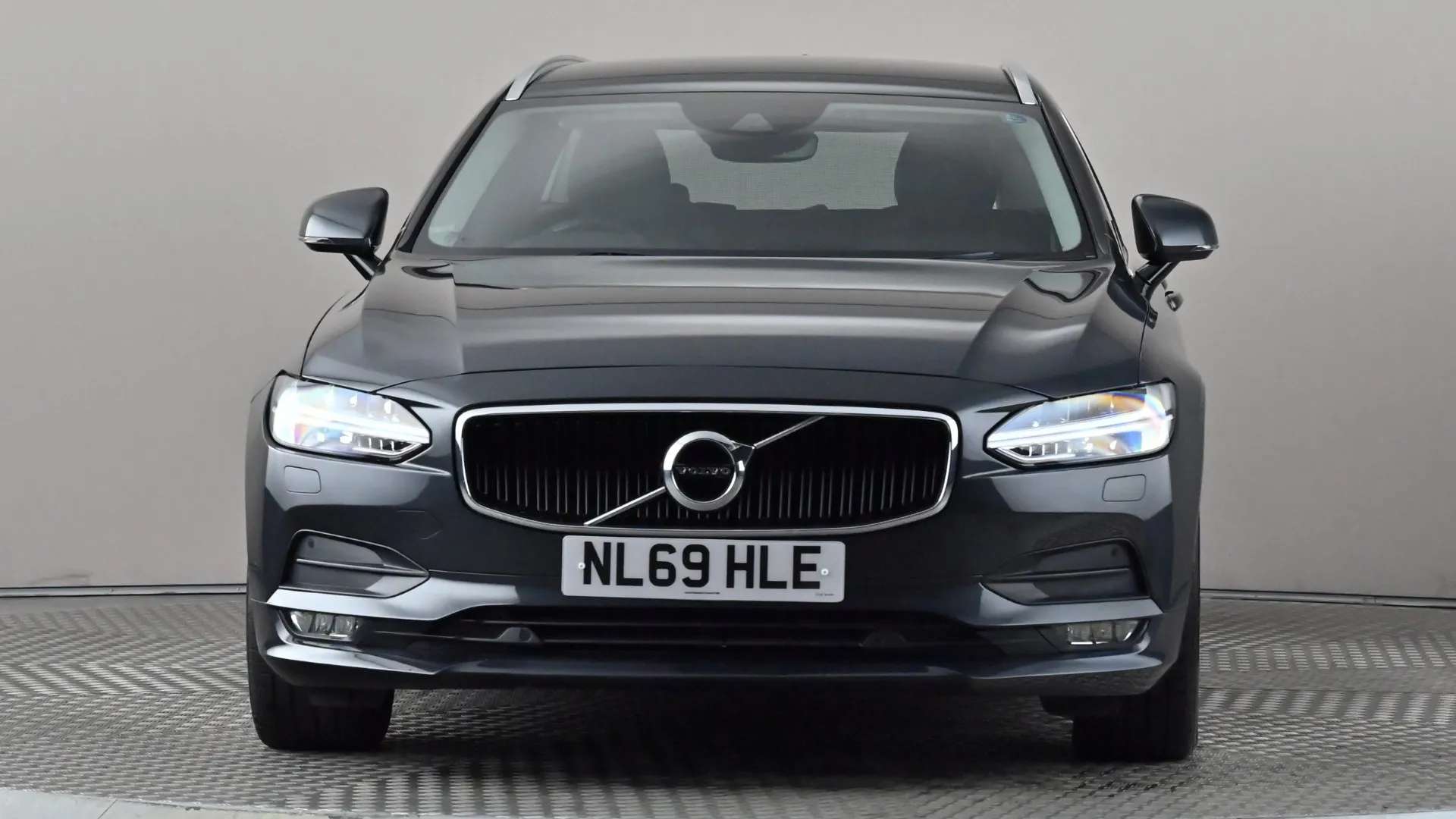 A 2019 VOLVO V90 2.0 T4 Momentum Plus Geartronic A 2019 VOLVO V90 2.0 T4 Momentum Plus Geartronic