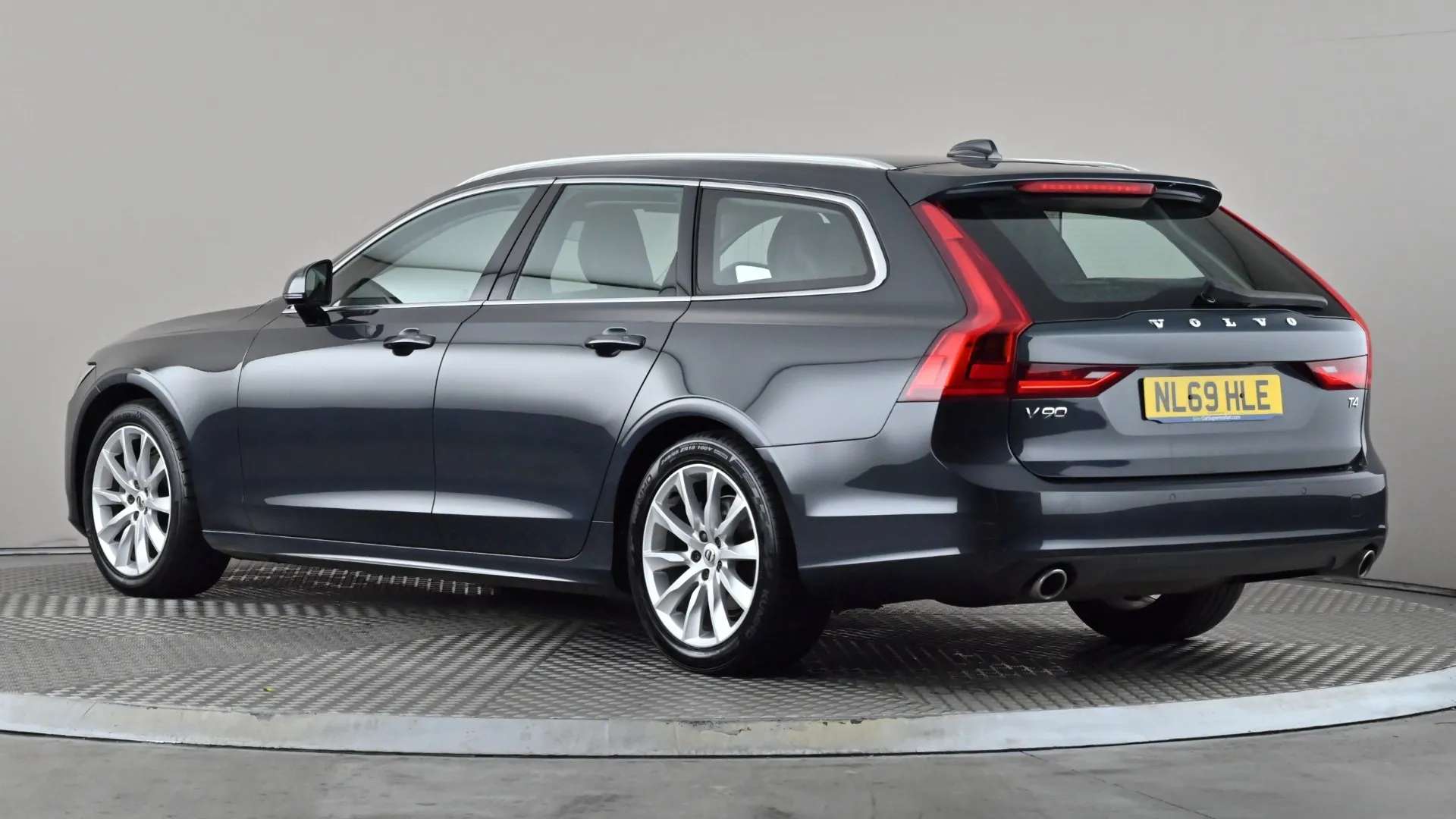 A 2019 VOLVO V90 2.0 T4 Momentum Plus Geartronic A 2019 VOLVO V90 2.0 T4 Momentum Plus Geartronic