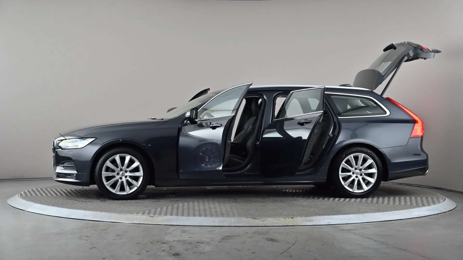 2019 VOLVO V90 2019 VOLVO V90