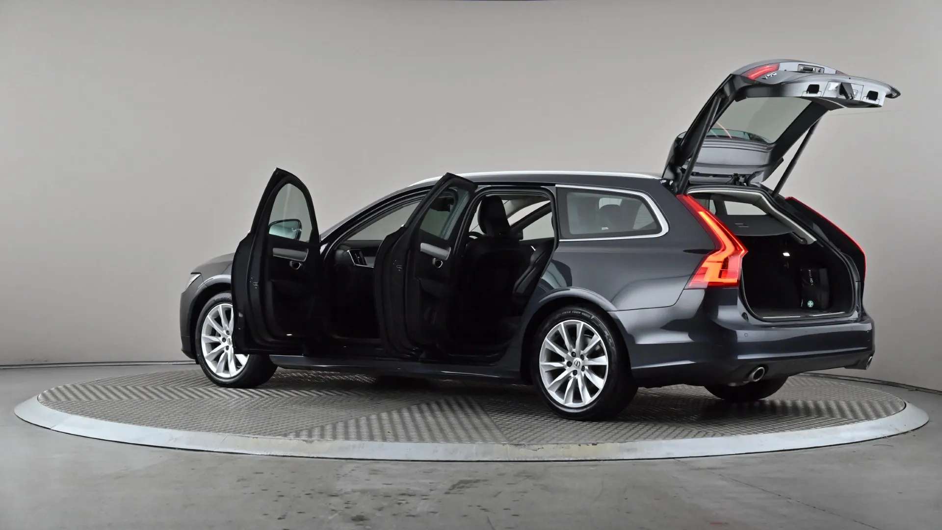 2019 VOLVO V90 2019 VOLVO V90