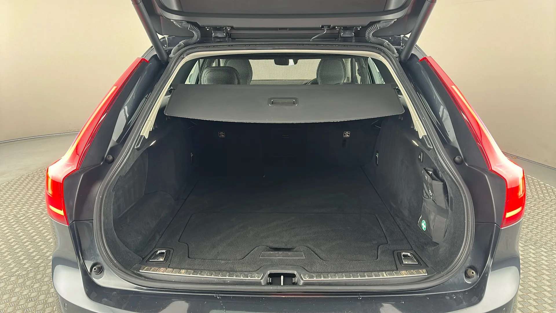 2019 VOLVO V90 2019 VOLVO V90