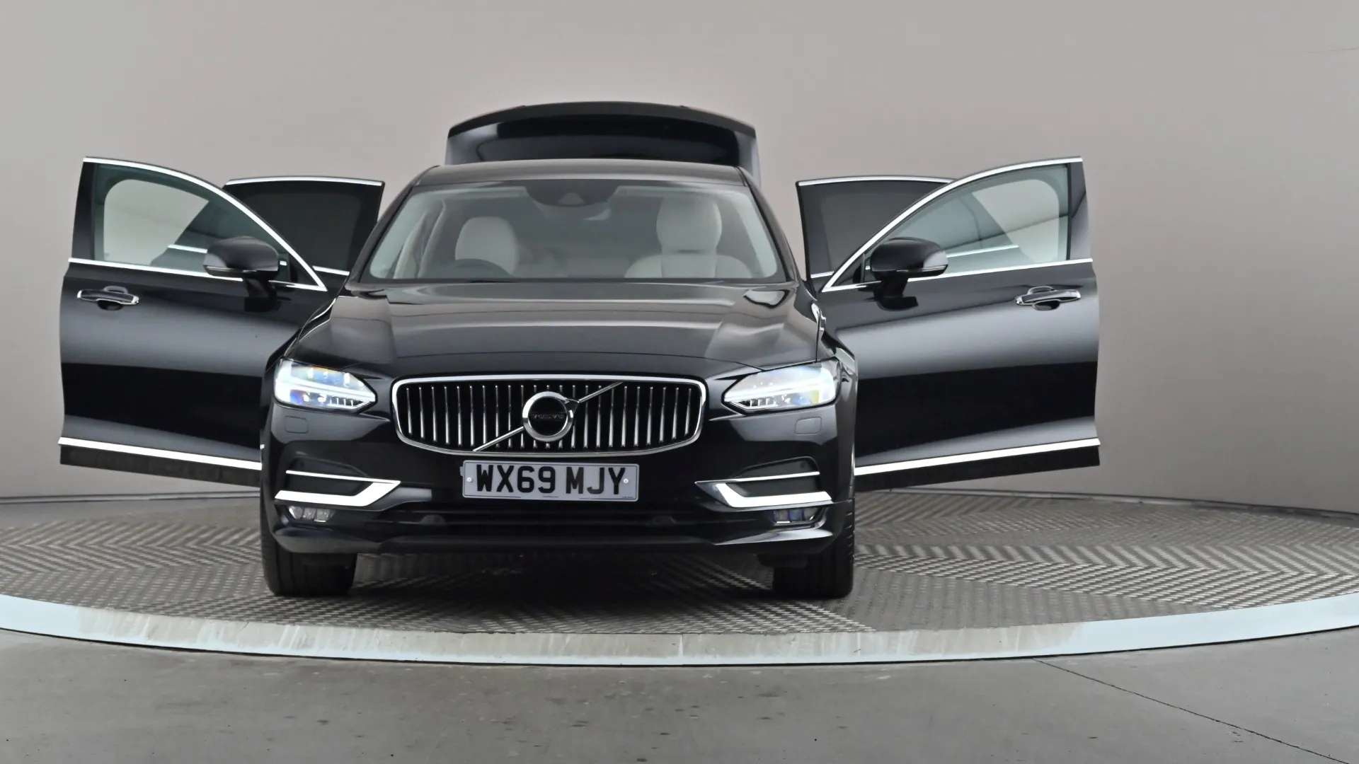 2019 VOLVO S90 2019 VOLVO S90