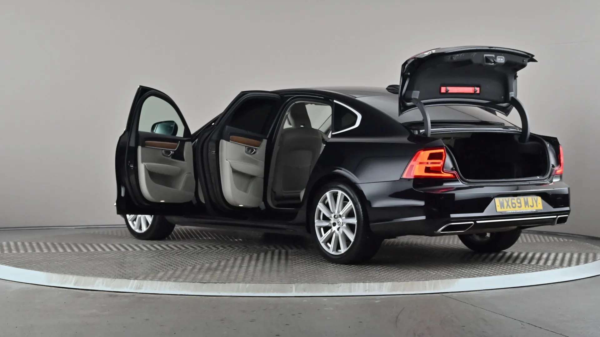 2019 VOLVO S90 2019 VOLVO S90