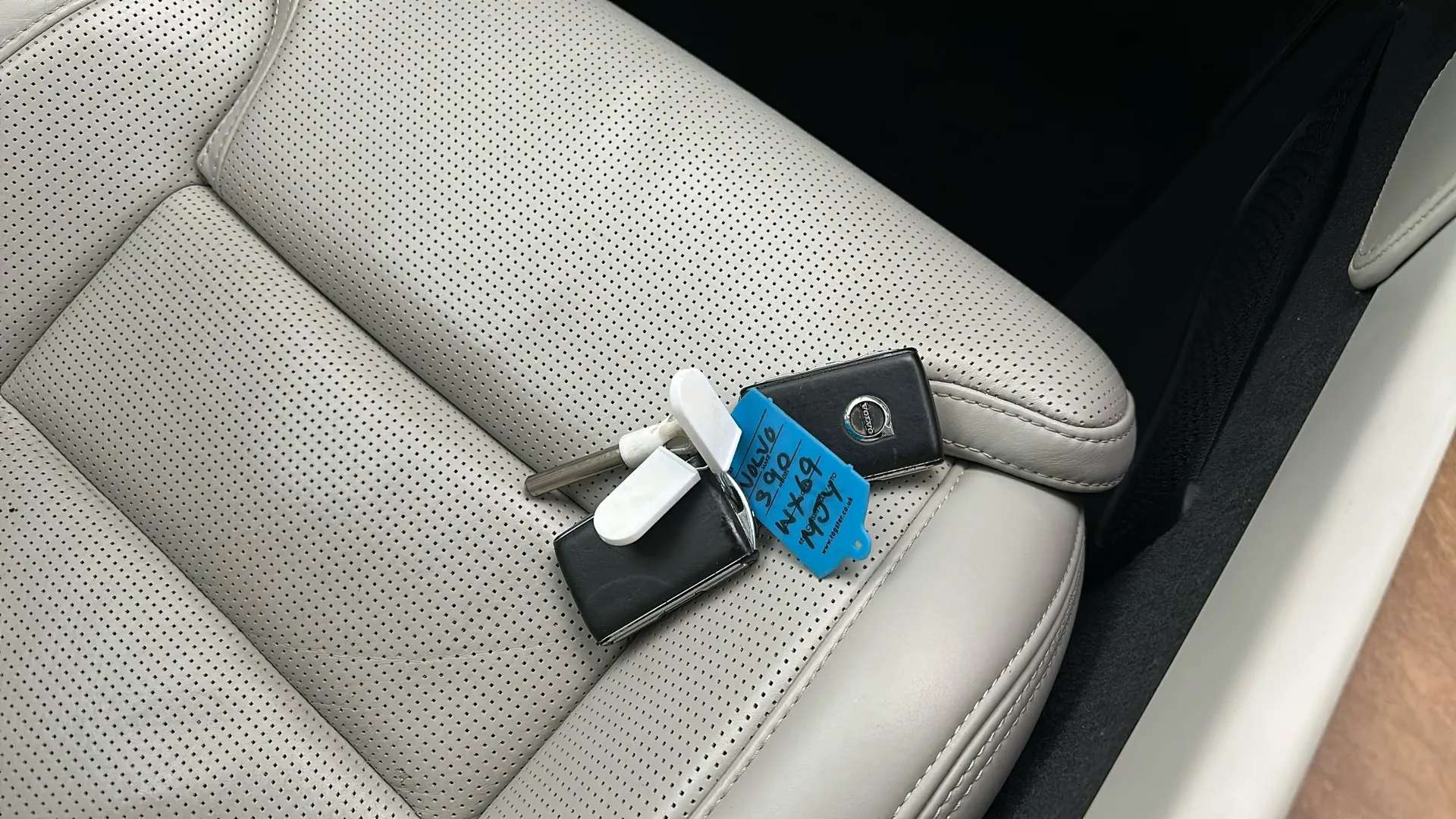 2019 VOLVO S90 2019 VOLVO S90