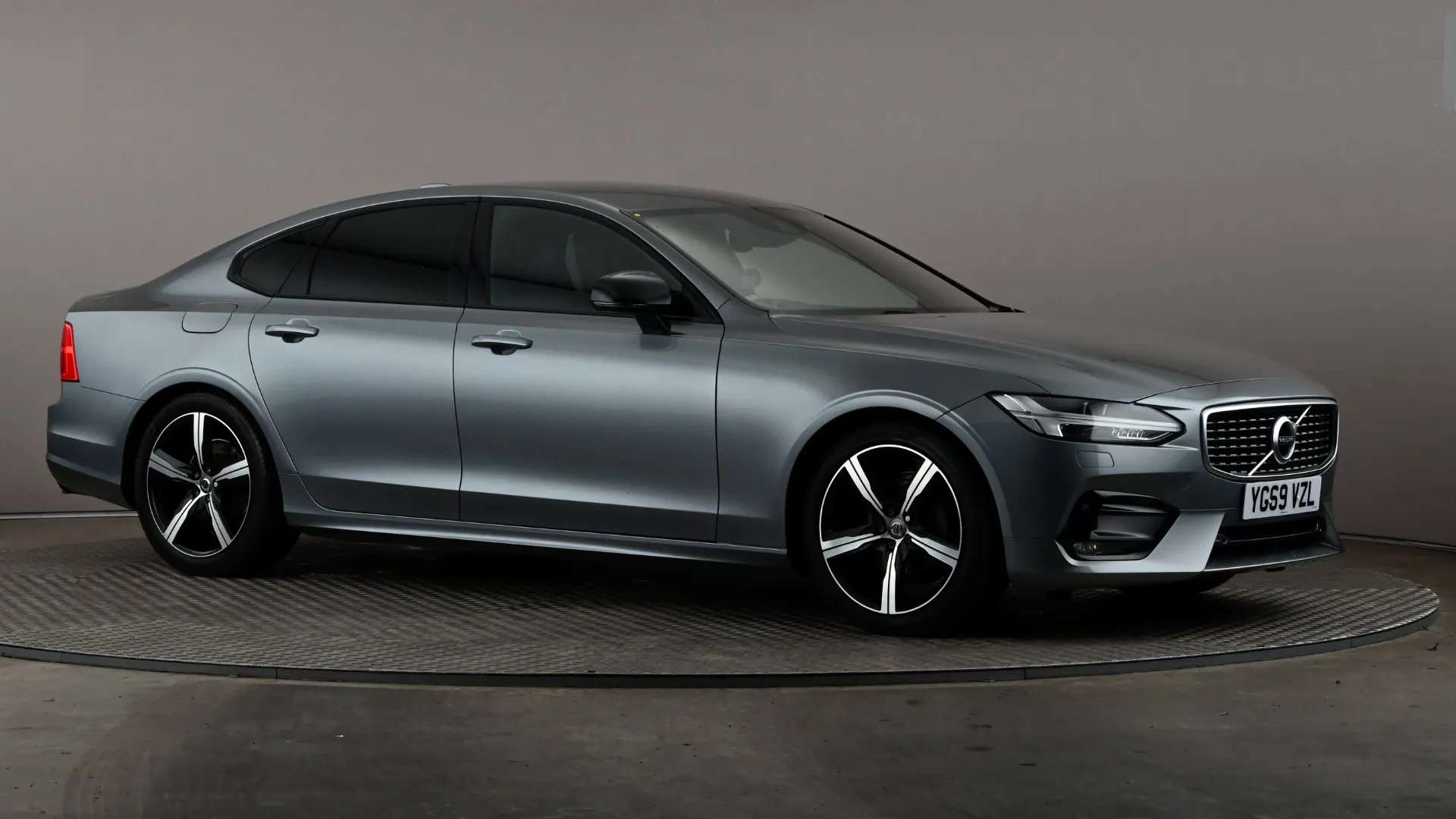 A 2020 VOLVO S90 2.0 T4 R DESIGN Plus Geartronic A 2020 VOLVO S90 2.0 T4 R DESIGN Plus Geartronic