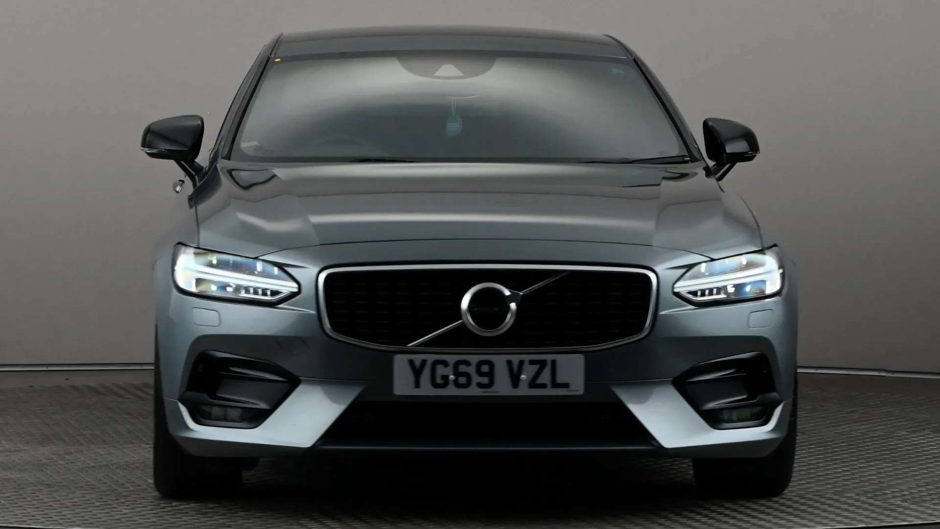 A 2020 VOLVO S90 2.0 T4 R DESIGN Plus Geartronic A 2020 VOLVO S90 2.0 T4 R DESIGN Plus Geartronic
