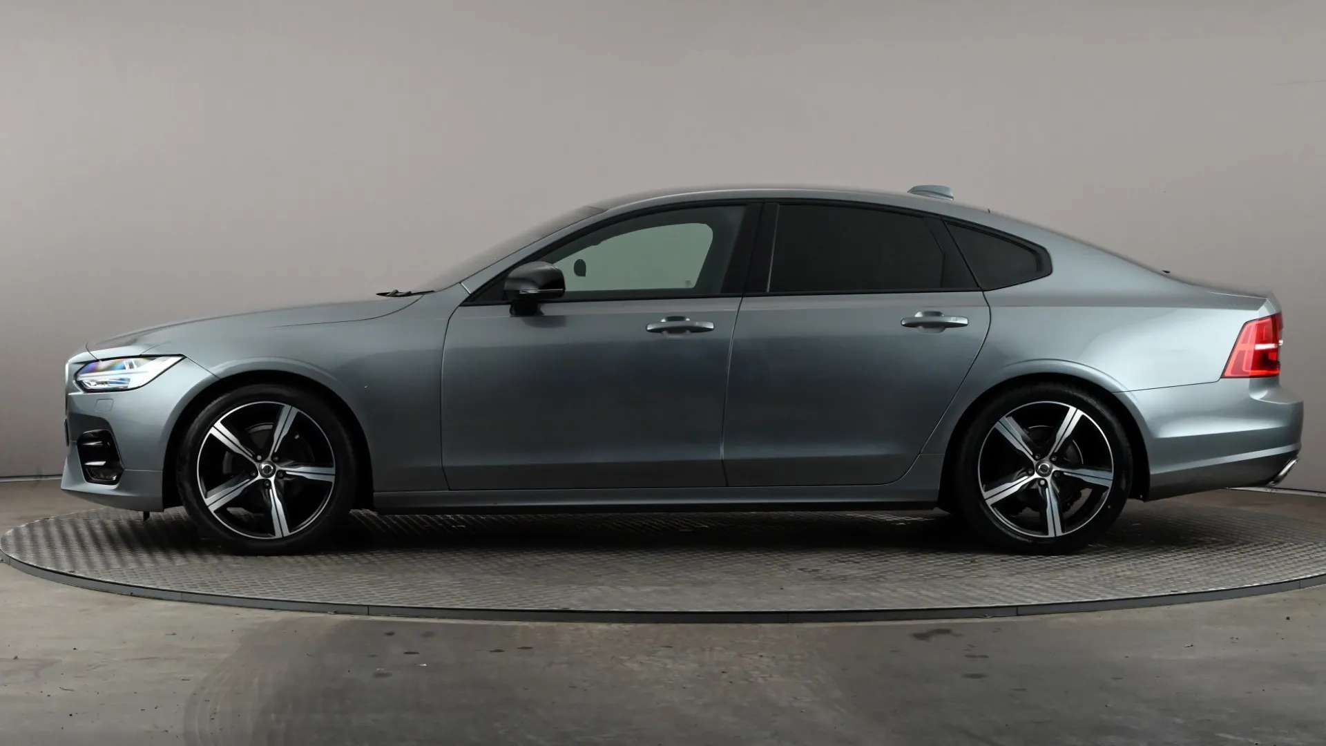 A 2020 VOLVO S90 2.0 T4 R DESIGN Plus Geartronic A 2020 VOLVO S90 2.0 T4 R DESIGN Plus Geartronic