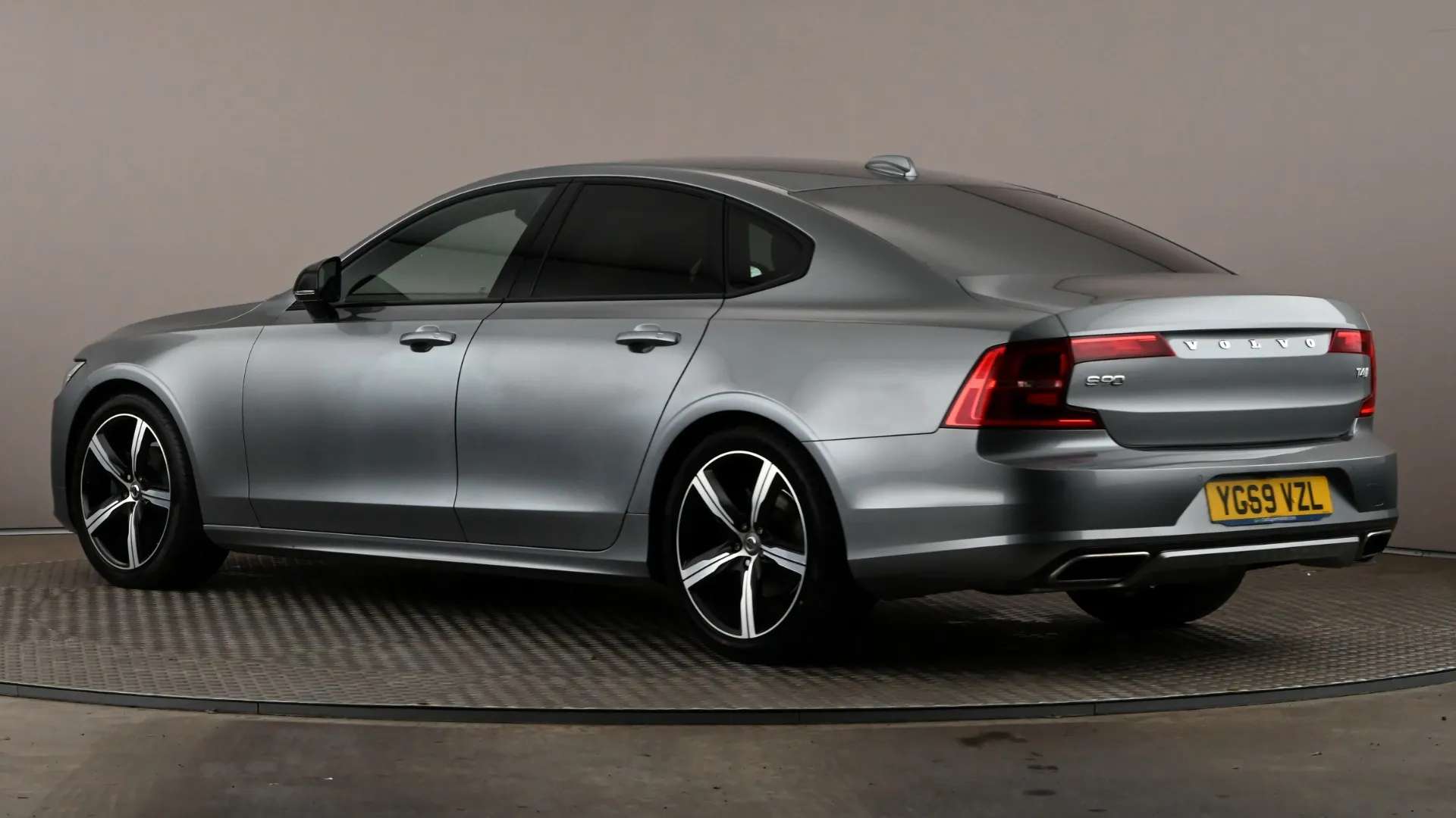 A 2020 VOLVO S90 2.0 T4 R DESIGN Plus Geartronic A 2020 VOLVO S90 2.0 T4 R DESIGN Plus Geartronic