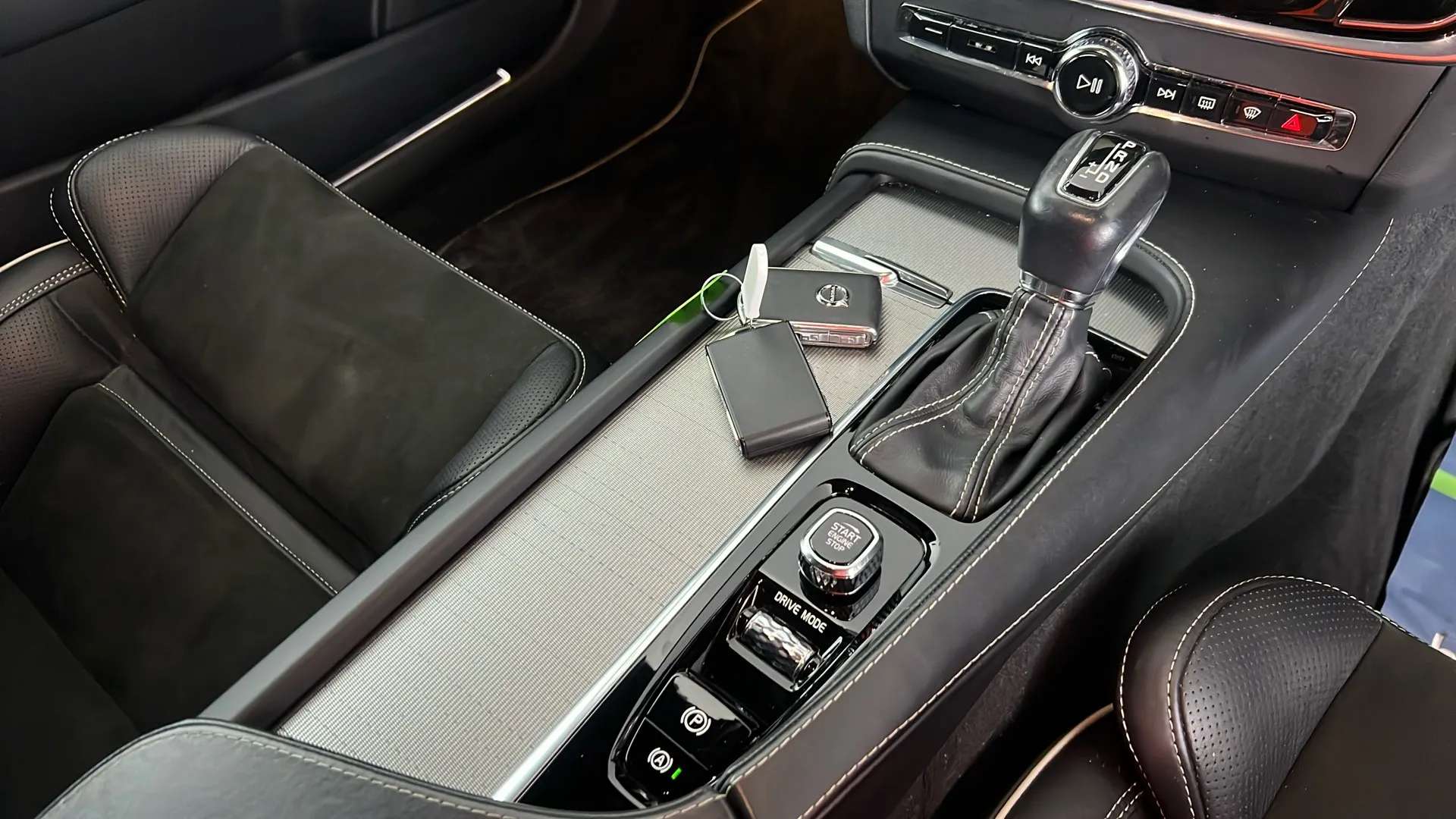 2020 VOLVO S90 2020 VOLVO S90
