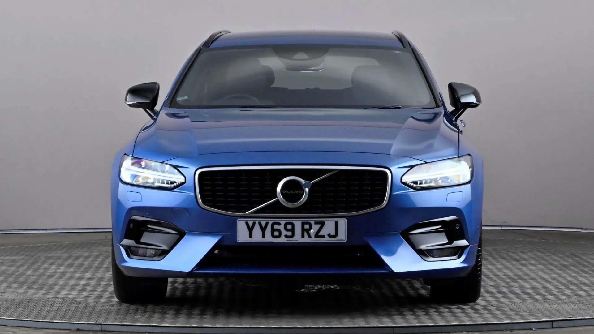 A 2019 VOLVO V90 2.0 T4 R DESIGN Plus Geartronic A 2019 VOLVO V90 2.0 T4 R DESIGN Plus Geartronic