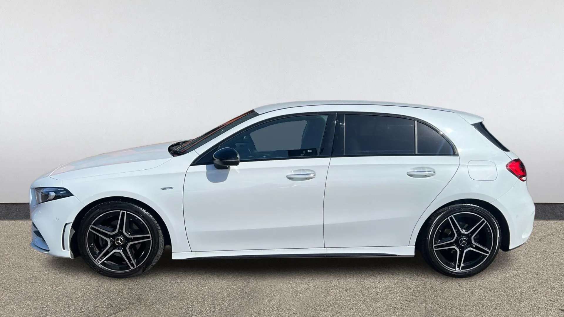 A 2022 MERCEDES-BENZ A CLASS A180 AMG Line Premium Edition Auto A 2022 MERCEDES-BENZ A CLASS A180 AMG Line Premium Edition Auto