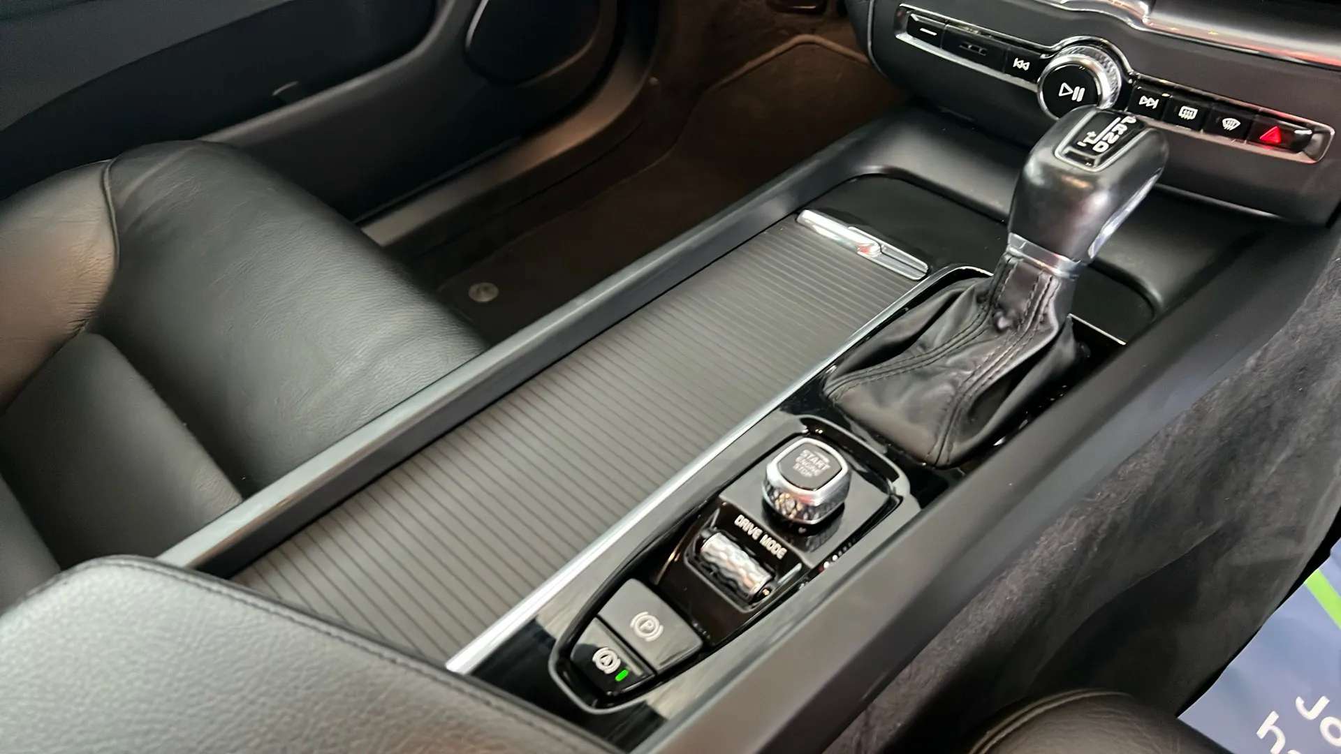 2020 VOLVO XC60 2020 VOLVO XC60