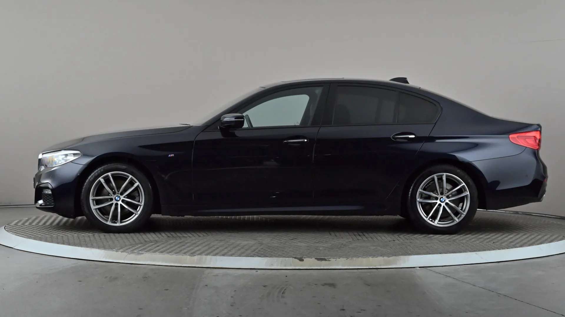 A 2017 BMW 5 SERIES 520d xDrive M Sport Auto A 2017 BMW 5 SERIES 520d xDrive M Sport Auto