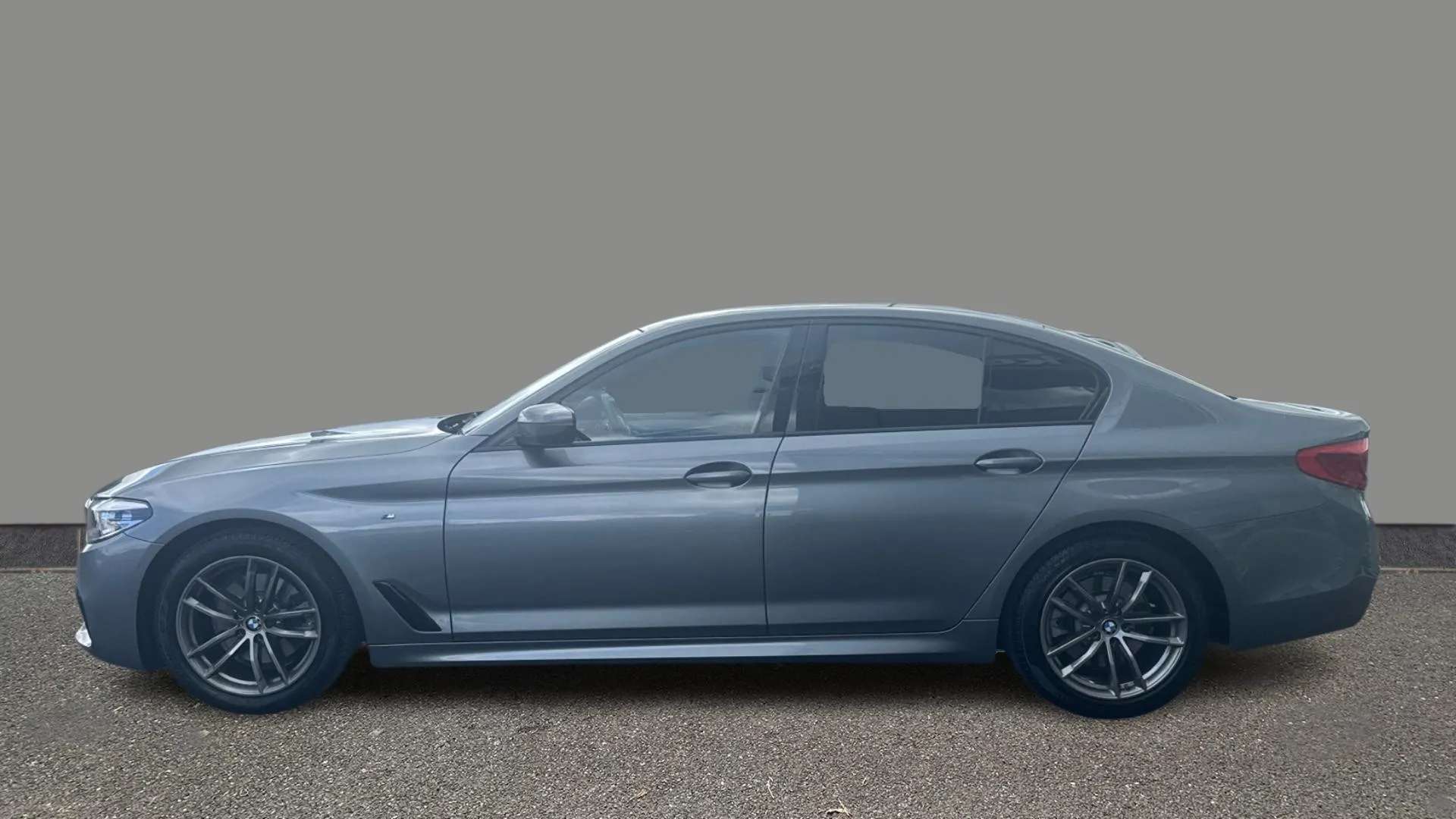 A 2020 BMW 5 SERIES 520d MHT M Sport Auto A 2020 BMW 5 SERIES 520d MHT M Sport Auto