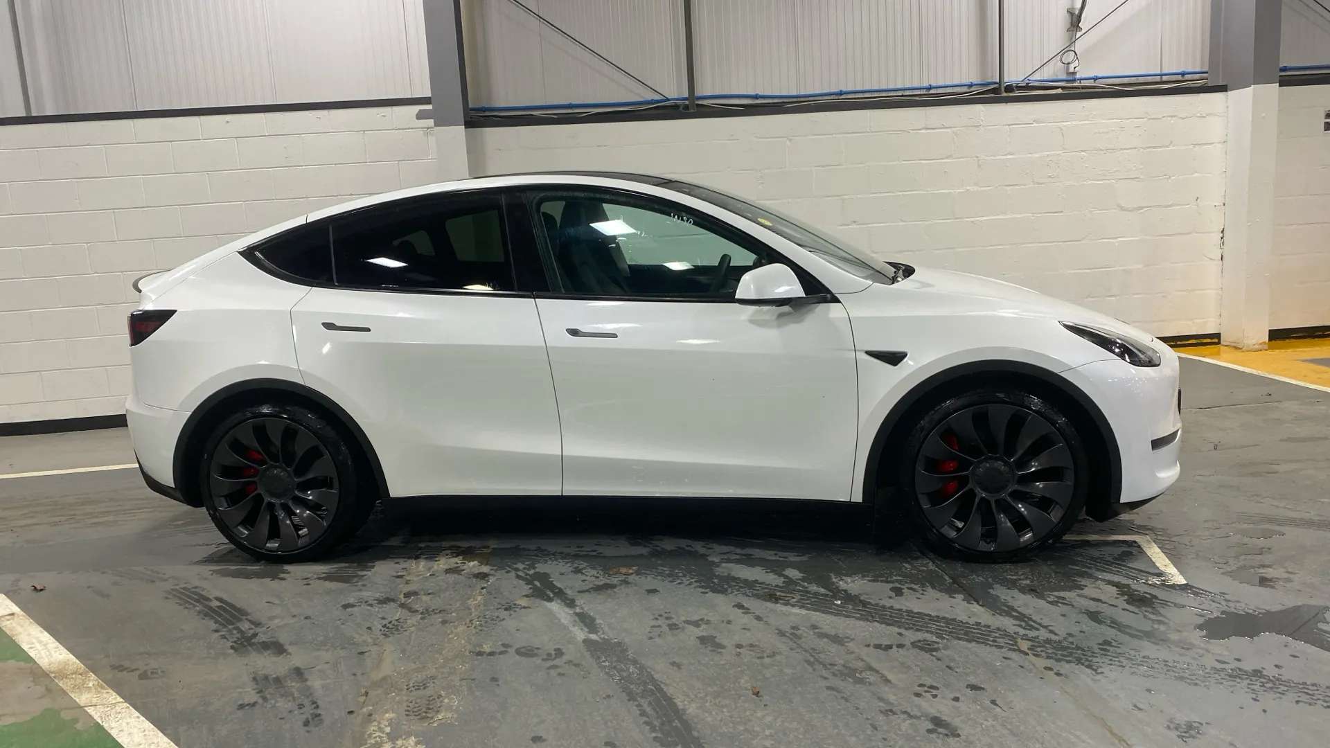 A 2022 TESLA MODEL Y Performance AWD Auto A 2022 TESLA MODEL Y Performance AWD Auto