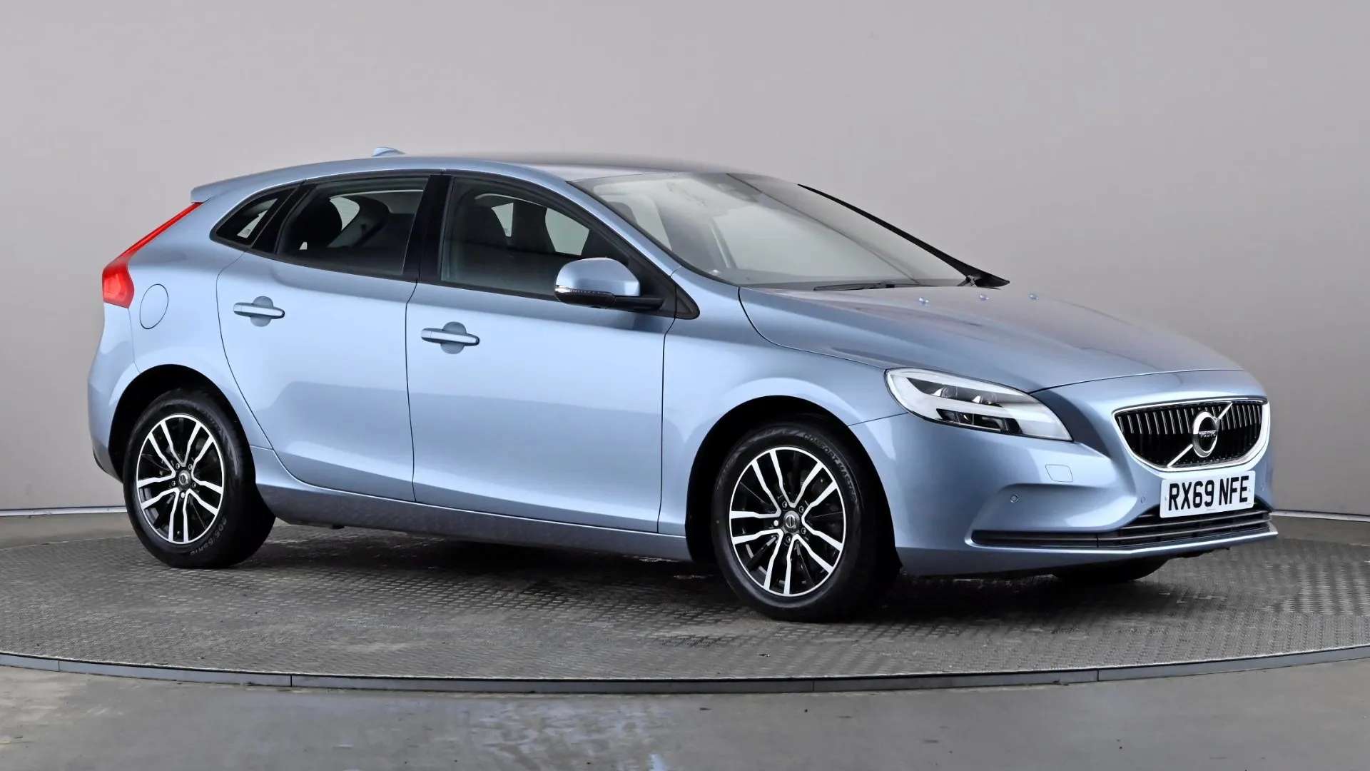 2019 VOLVO V40 2019 VOLVO V40