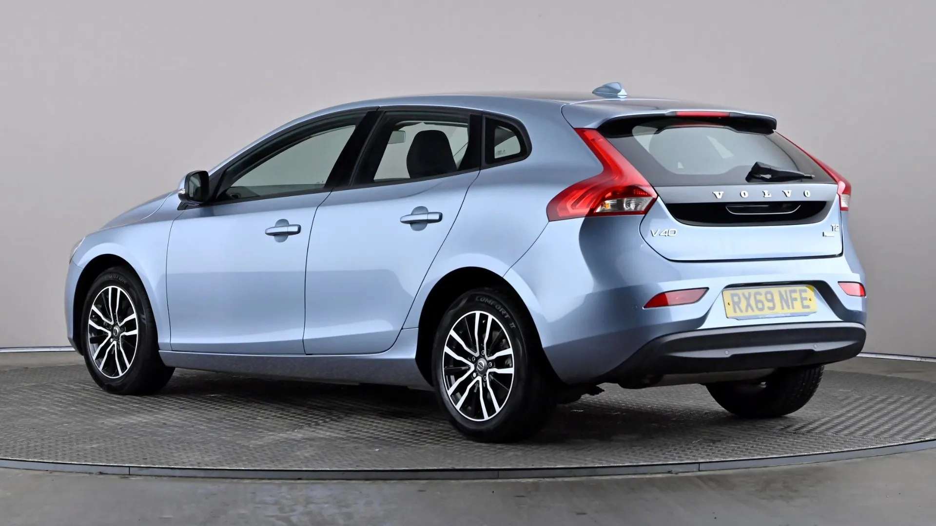 2019 VOLVO V40 2019 VOLVO V40