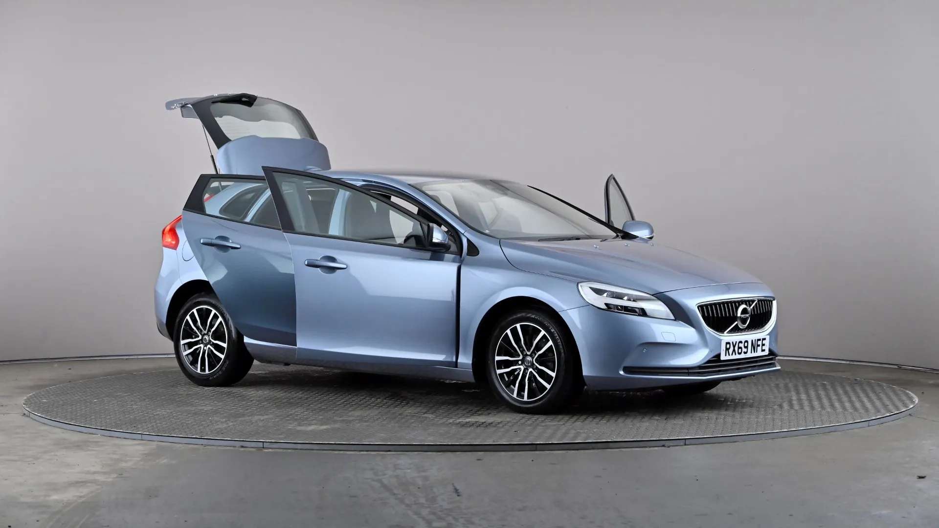 2019 VOLVO V40 2019 VOLVO V40
