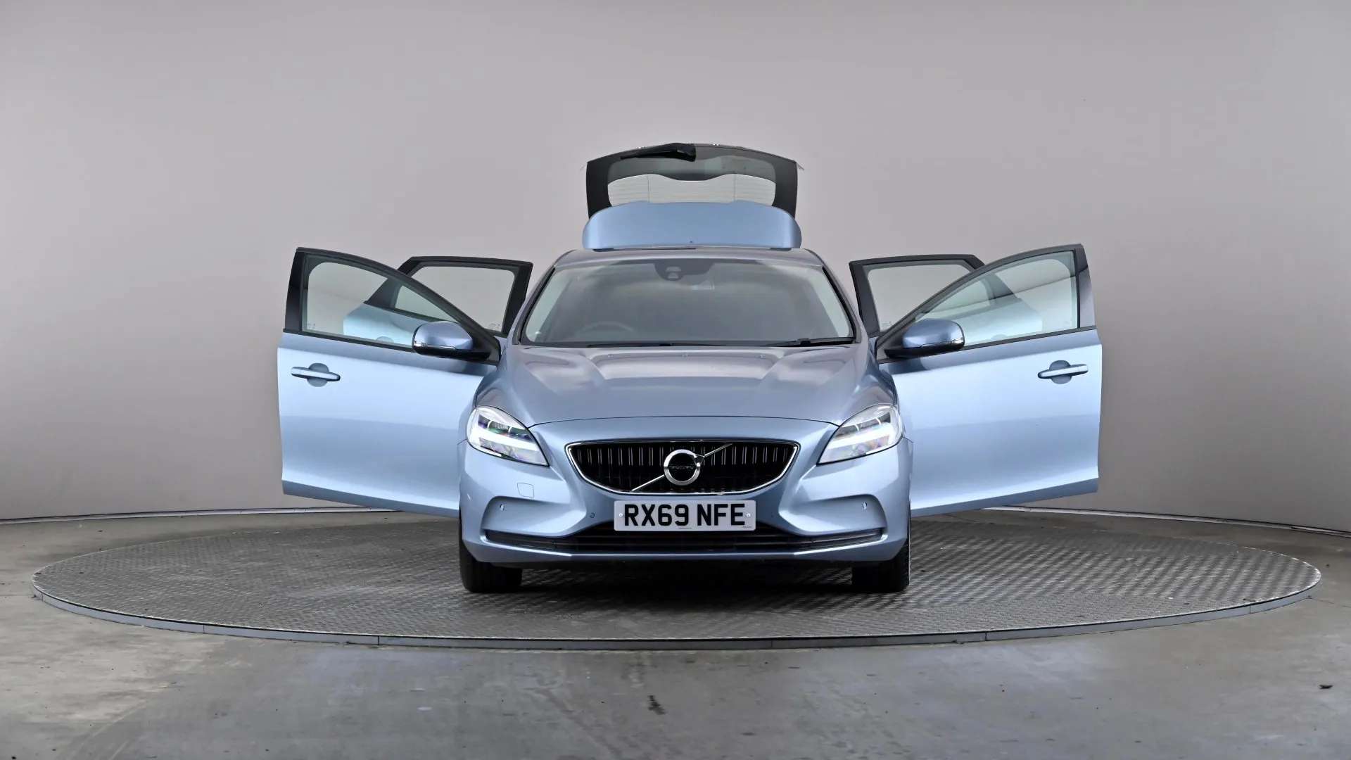 2019 VOLVO V40 2019 VOLVO V40