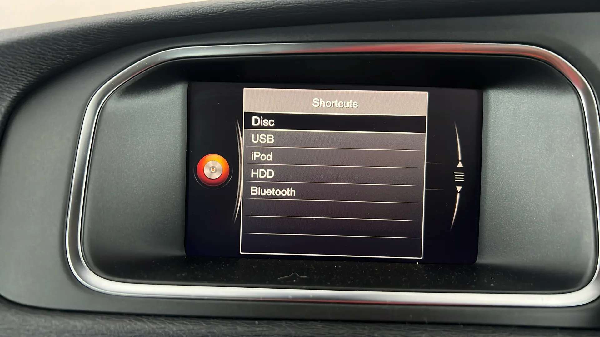 2019 VOLVO V40 2019 VOLVO V40