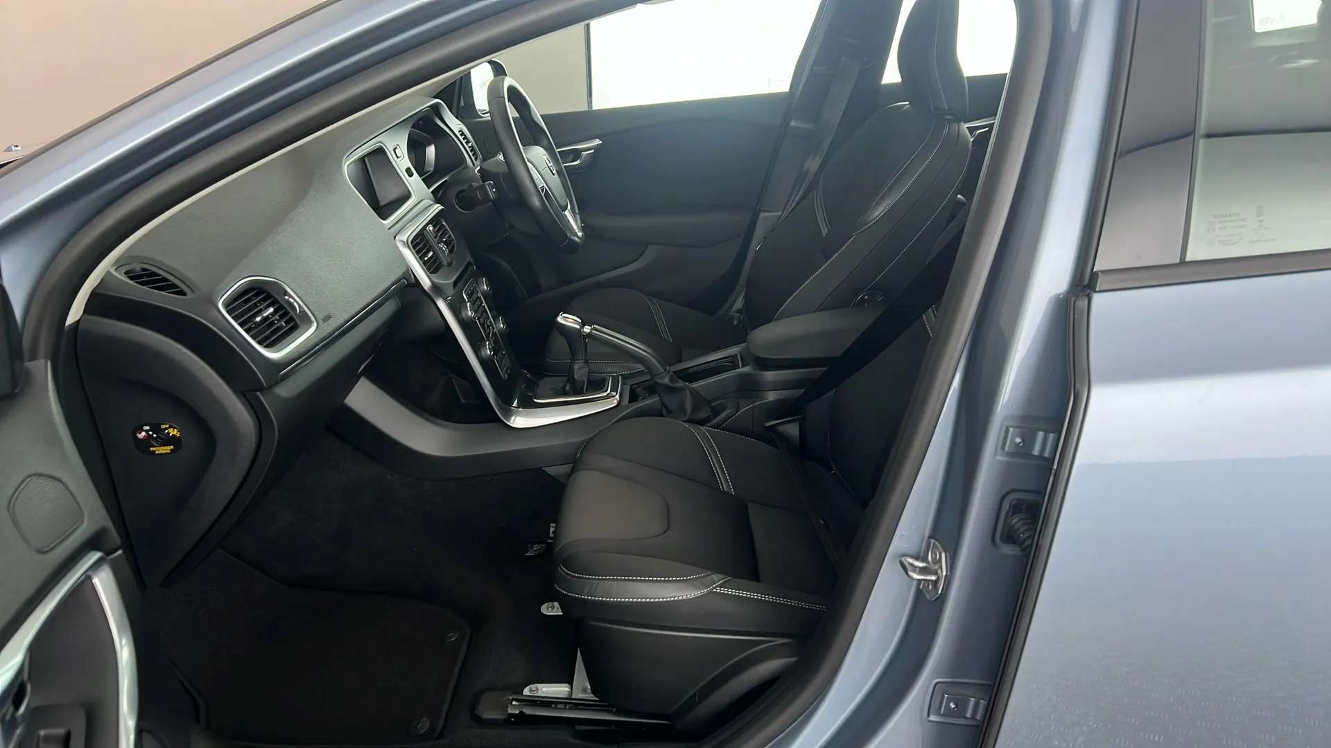 2019 VOLVO V40 2019 VOLVO V40