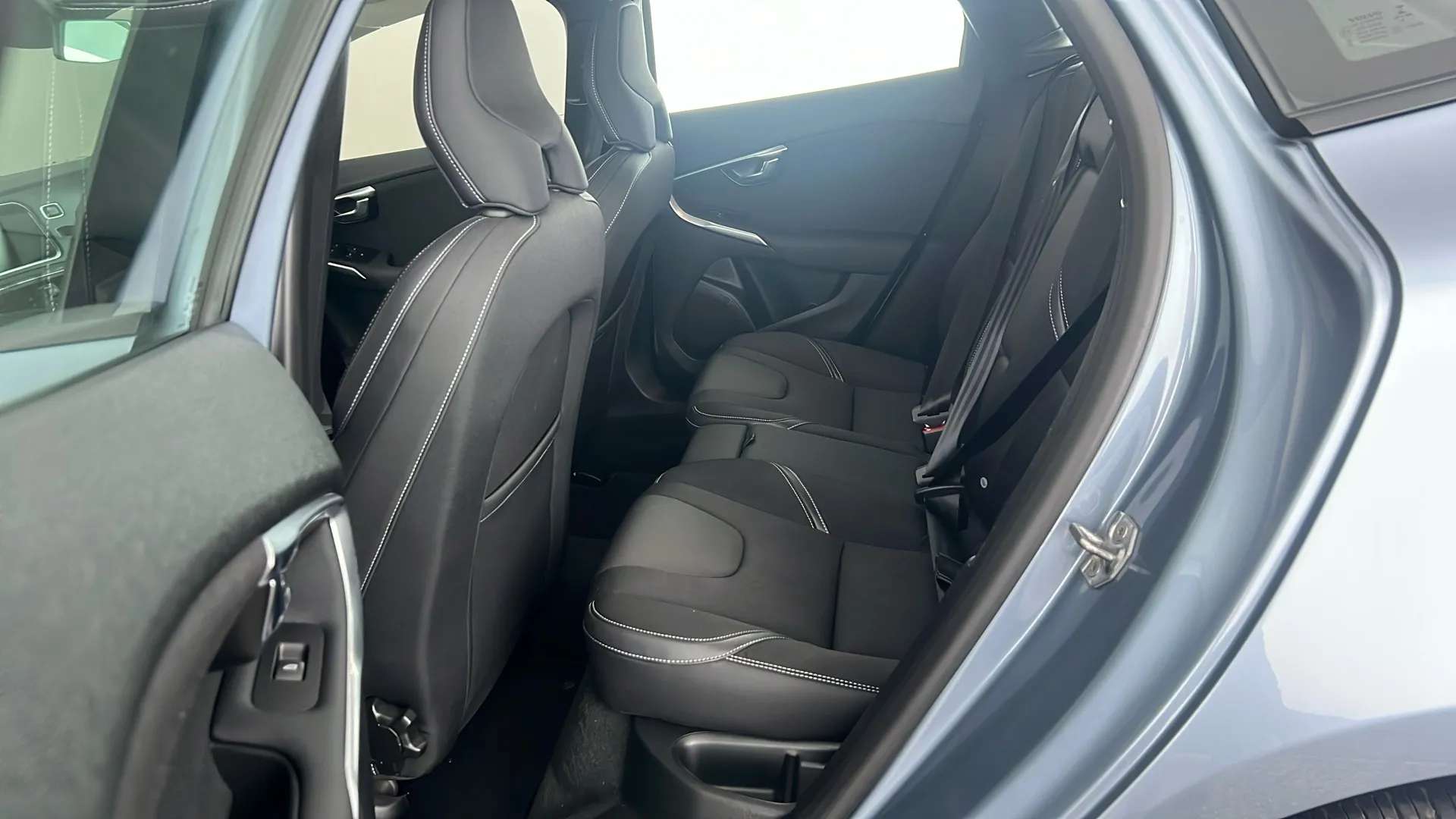 2019 VOLVO V40 2019 VOLVO V40