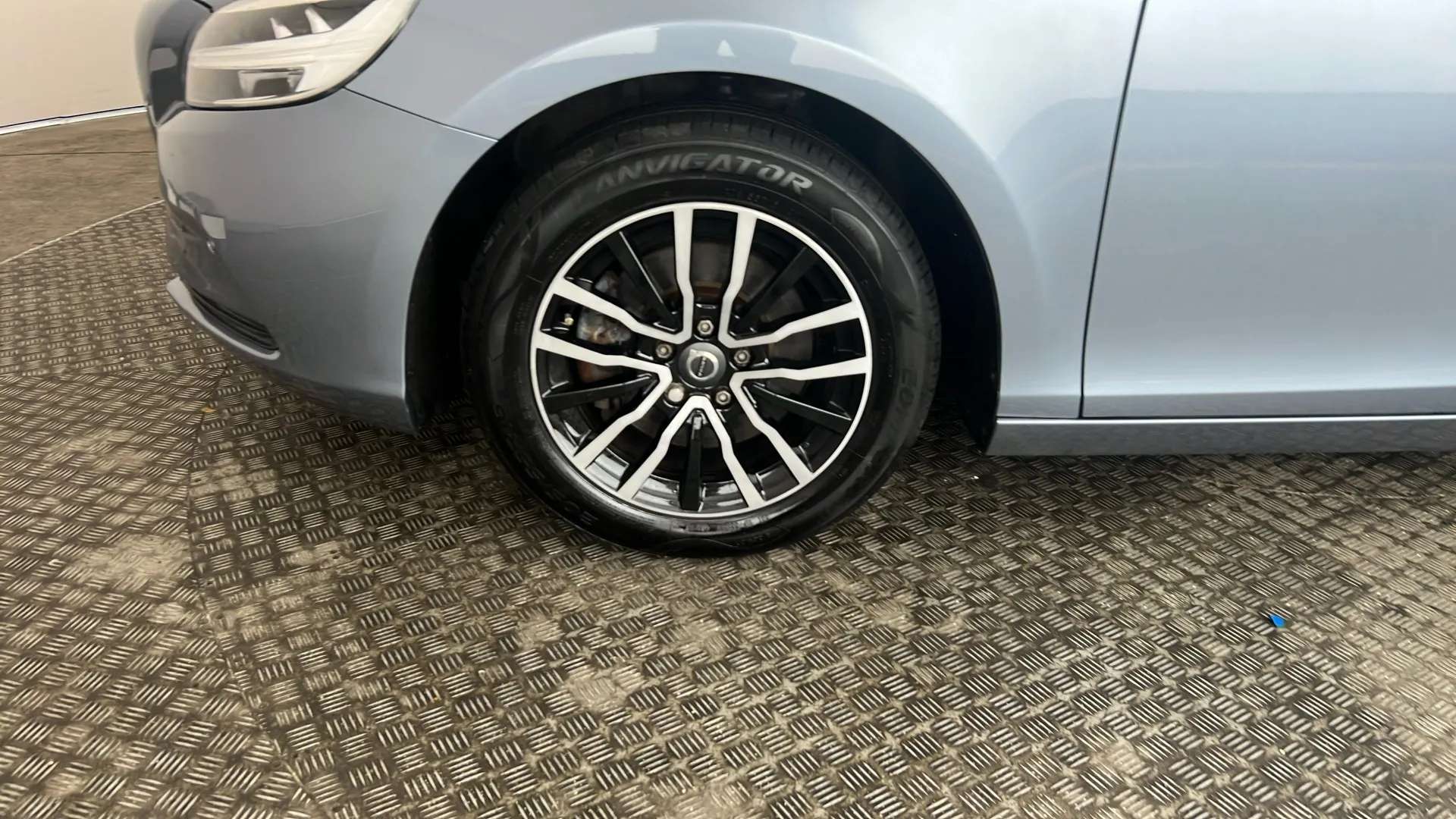2019 VOLVO V40 2019 VOLVO V40