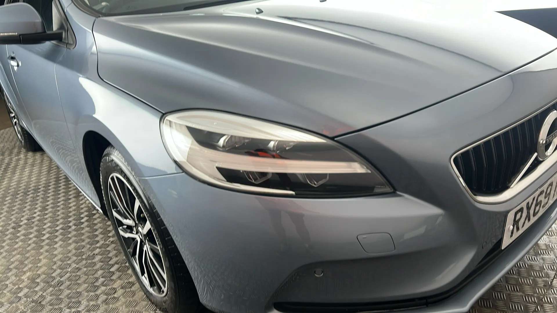 2019 VOLVO V40 2019 VOLVO V40