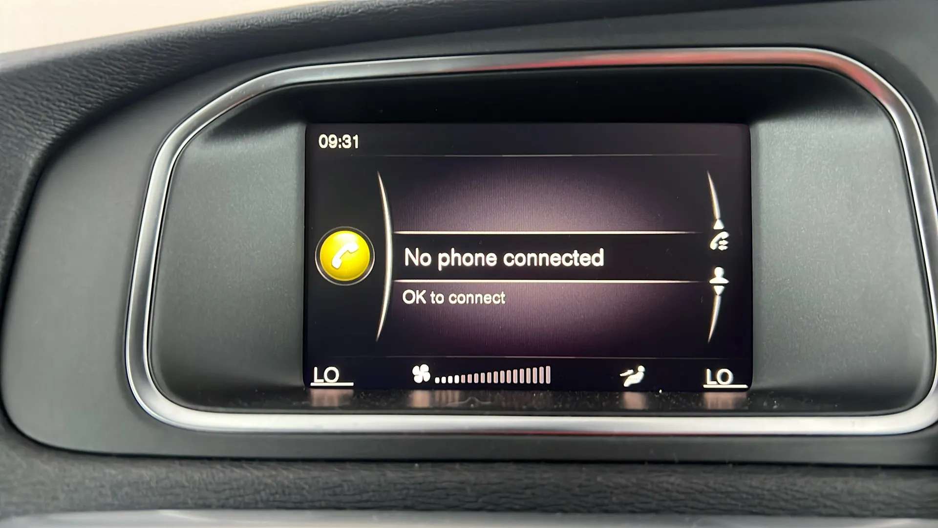 2019 VOLVO V40 2019 VOLVO V40
