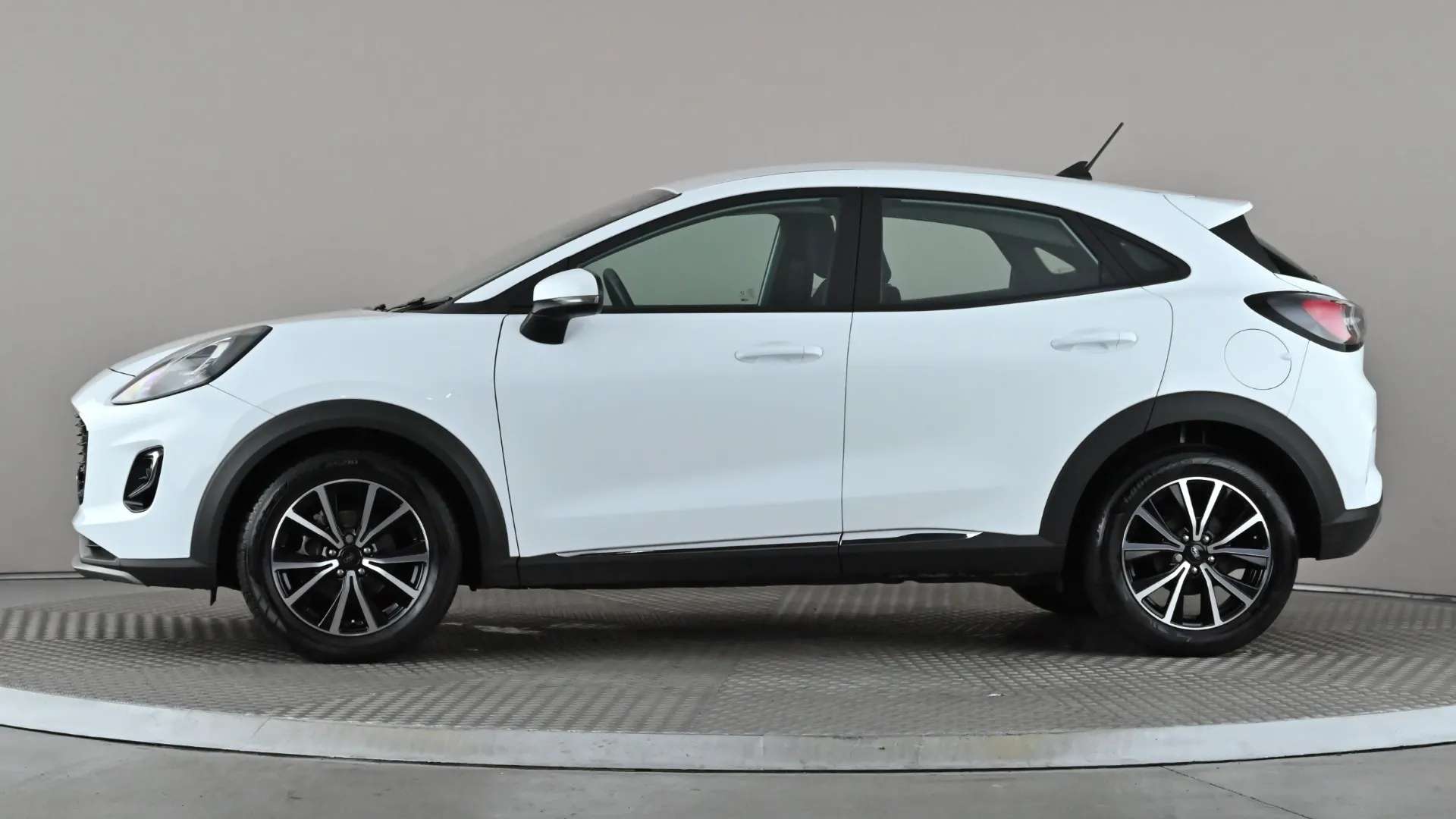 A 2022 FORD PUMA 1.0 EcoBoost Hybrid mHEV Titanium A 2022 FORD PUMA 1.0 EcoBoost Hybrid mHEV Titanium