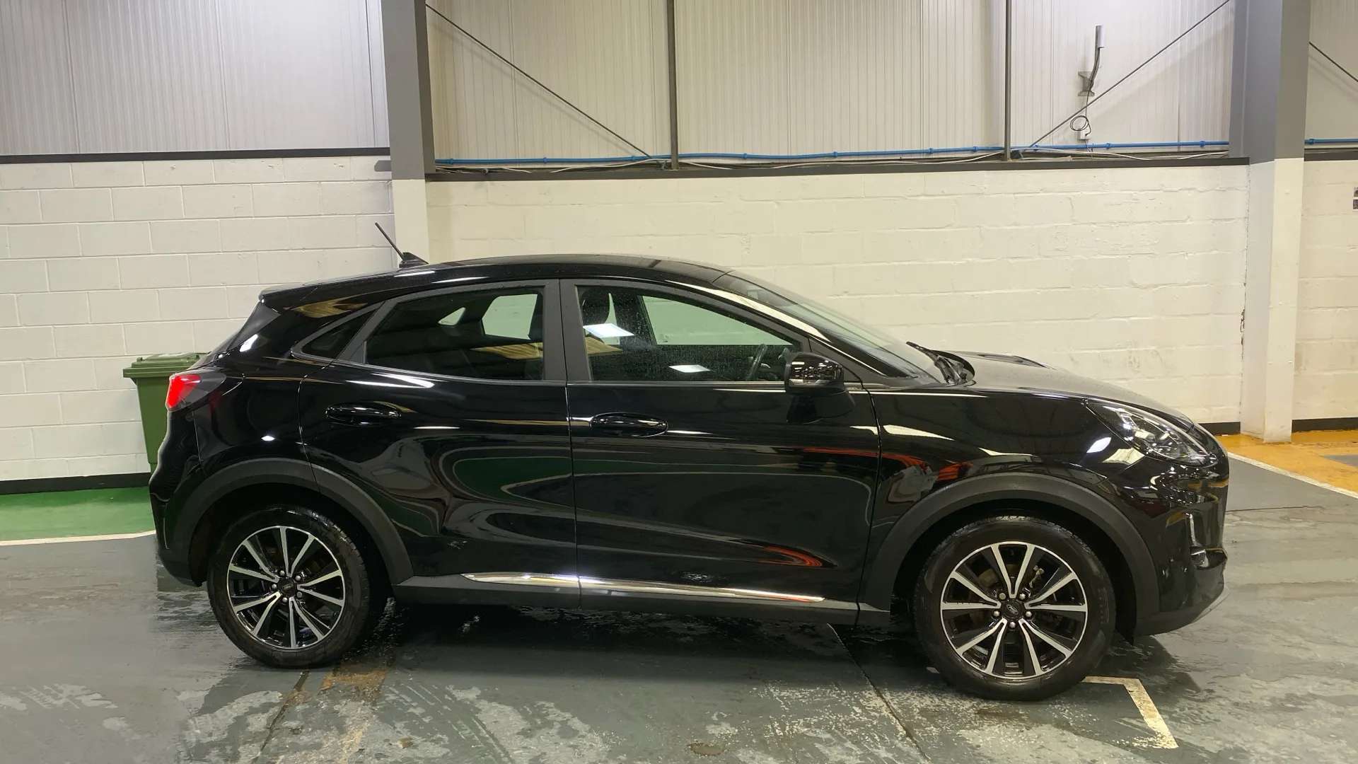 A 2023 FORD PUMA 1.0 EcoBoost Hybrid mHEV Titanium A 2023 FORD PUMA 1.0 EcoBoost Hybrid mHEV Titanium