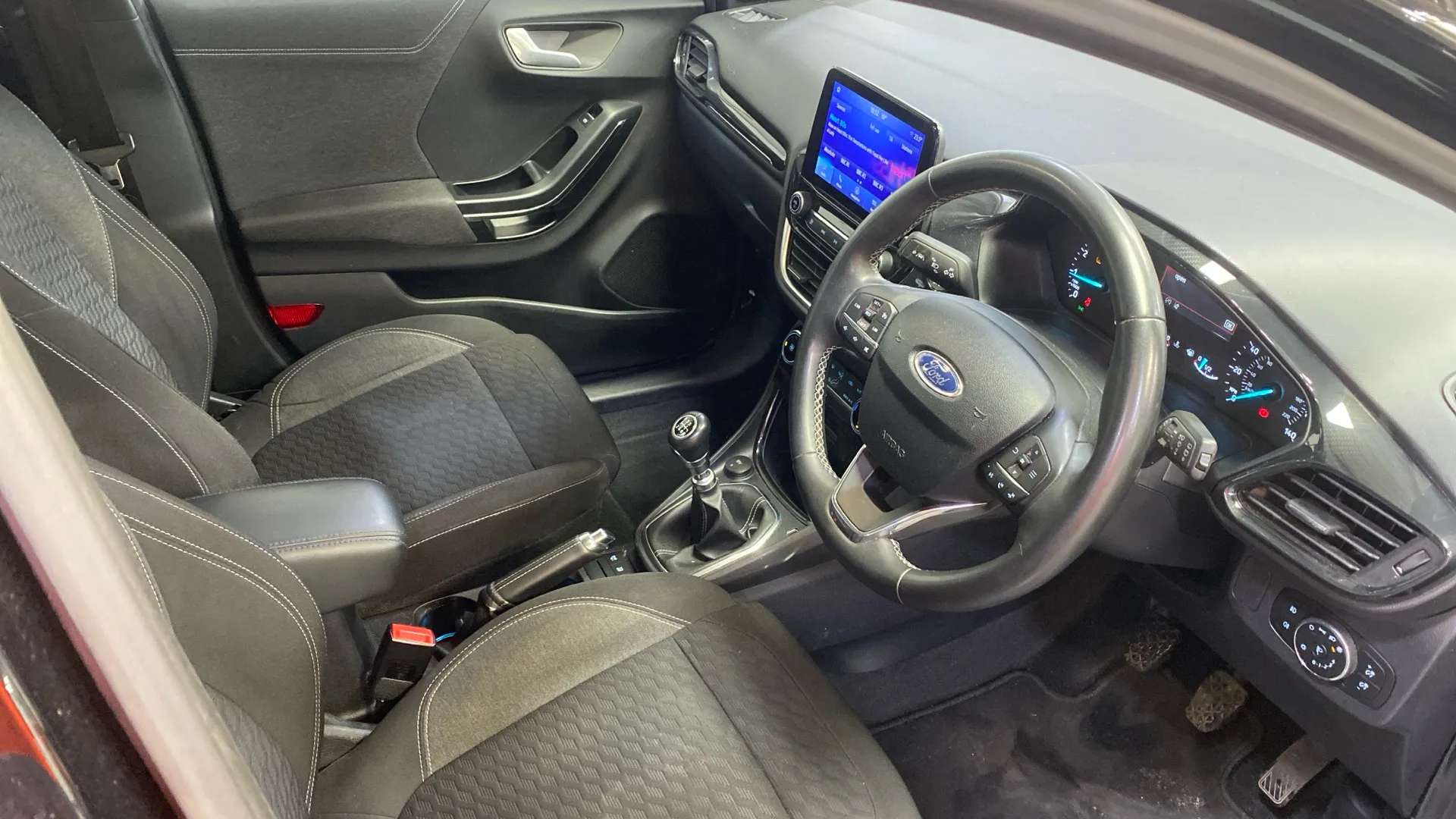 A 2023 FORD PUMA 1.0 EcoBoost Hybrid mHEV Titanium A 2023 FORD PUMA 1.0 EcoBoost Hybrid mHEV Titanium