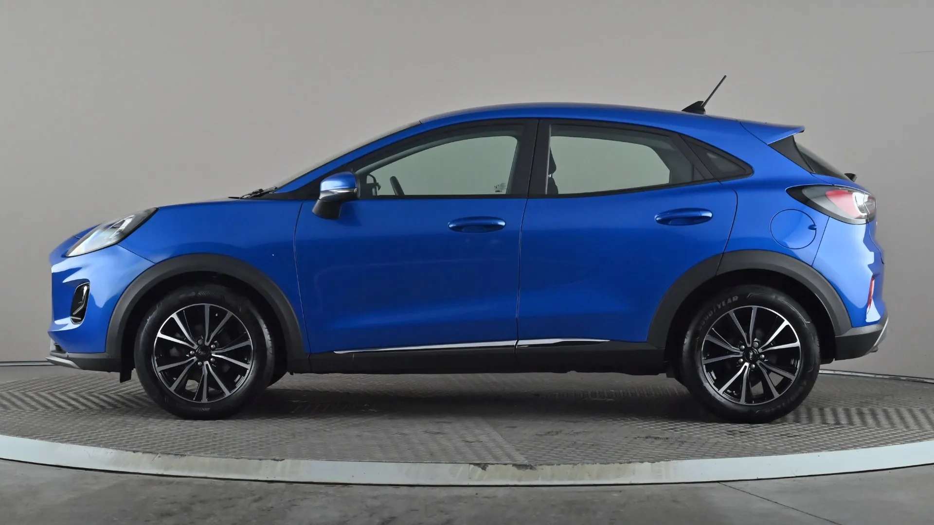 A 2024 FORD PUMA 1.0 EcoBoost Hybrid mHEV Titanium A 2024 FORD PUMA 1.0 EcoBoost Hybrid mHEV Titanium