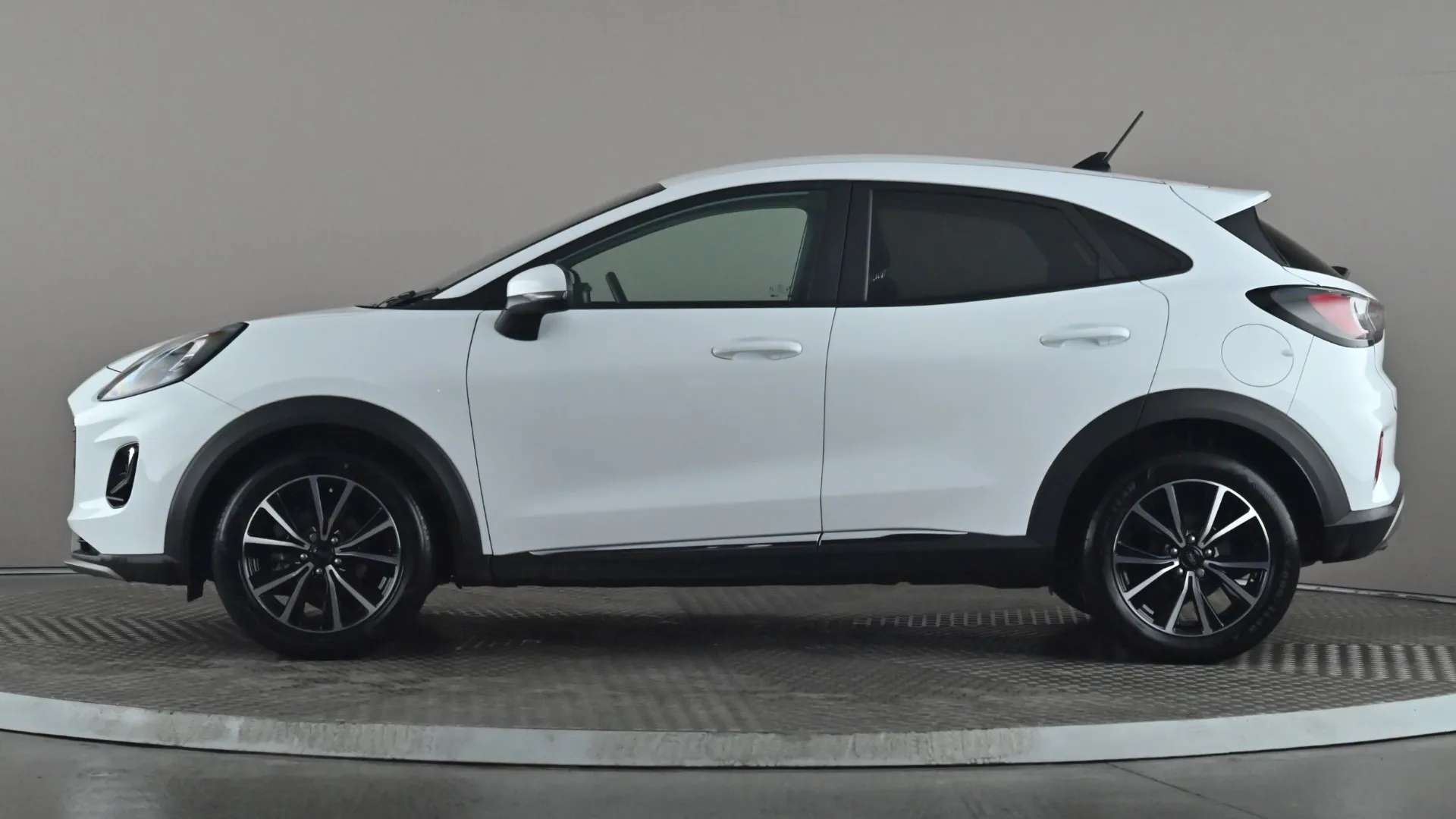 A 2023 FORD PUMA 1.0 EcoBoost Hybrid mHEV Titanium A 2023 FORD PUMA 1.0 EcoBoost Hybrid mHEV Titanium