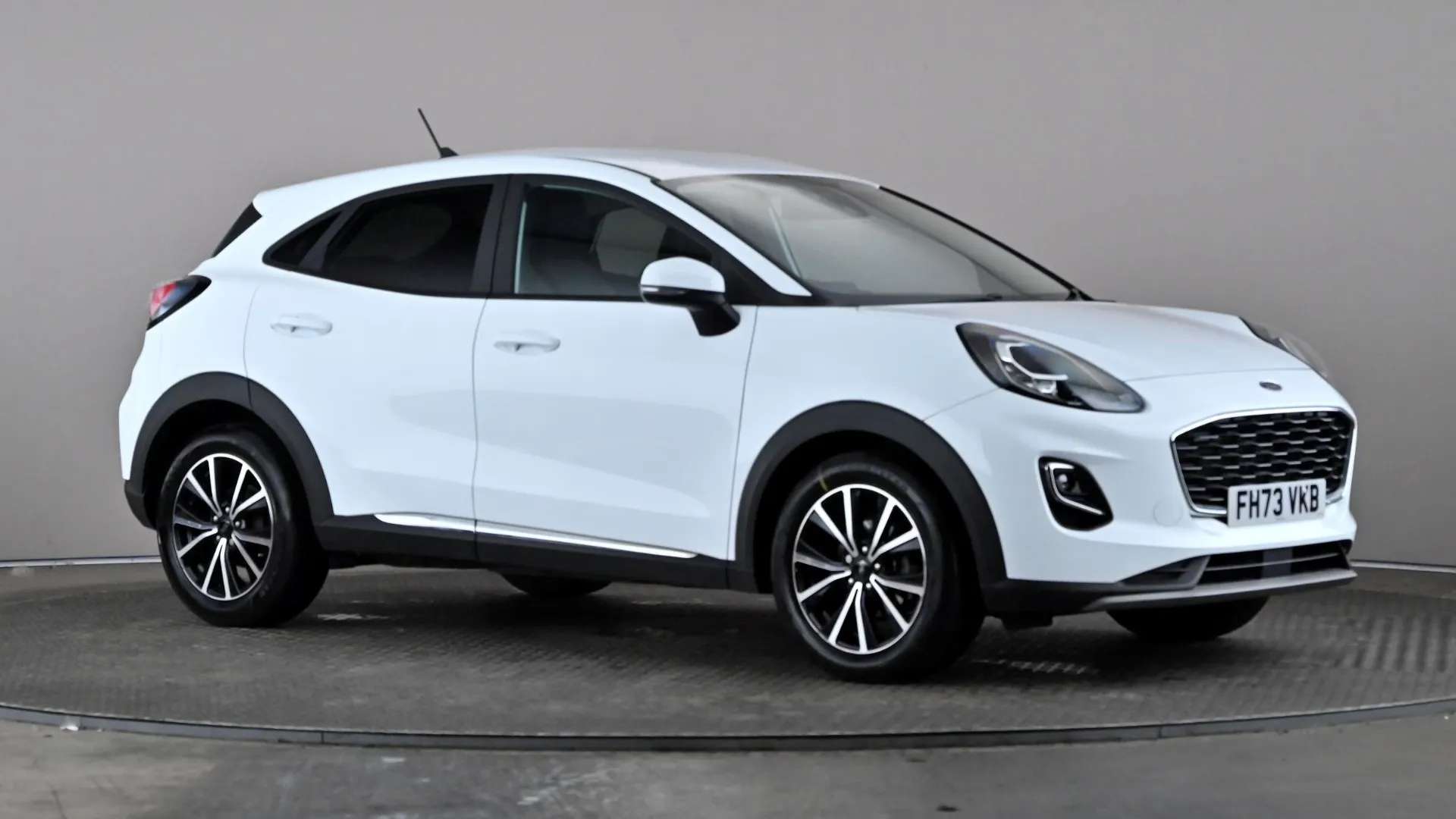A 2024 FORD PUMA 1.0 EcoBoost Hybrid mHEV Titanium A 2024 FORD PUMA 1.0 EcoBoost Hybrid mHEV Titanium