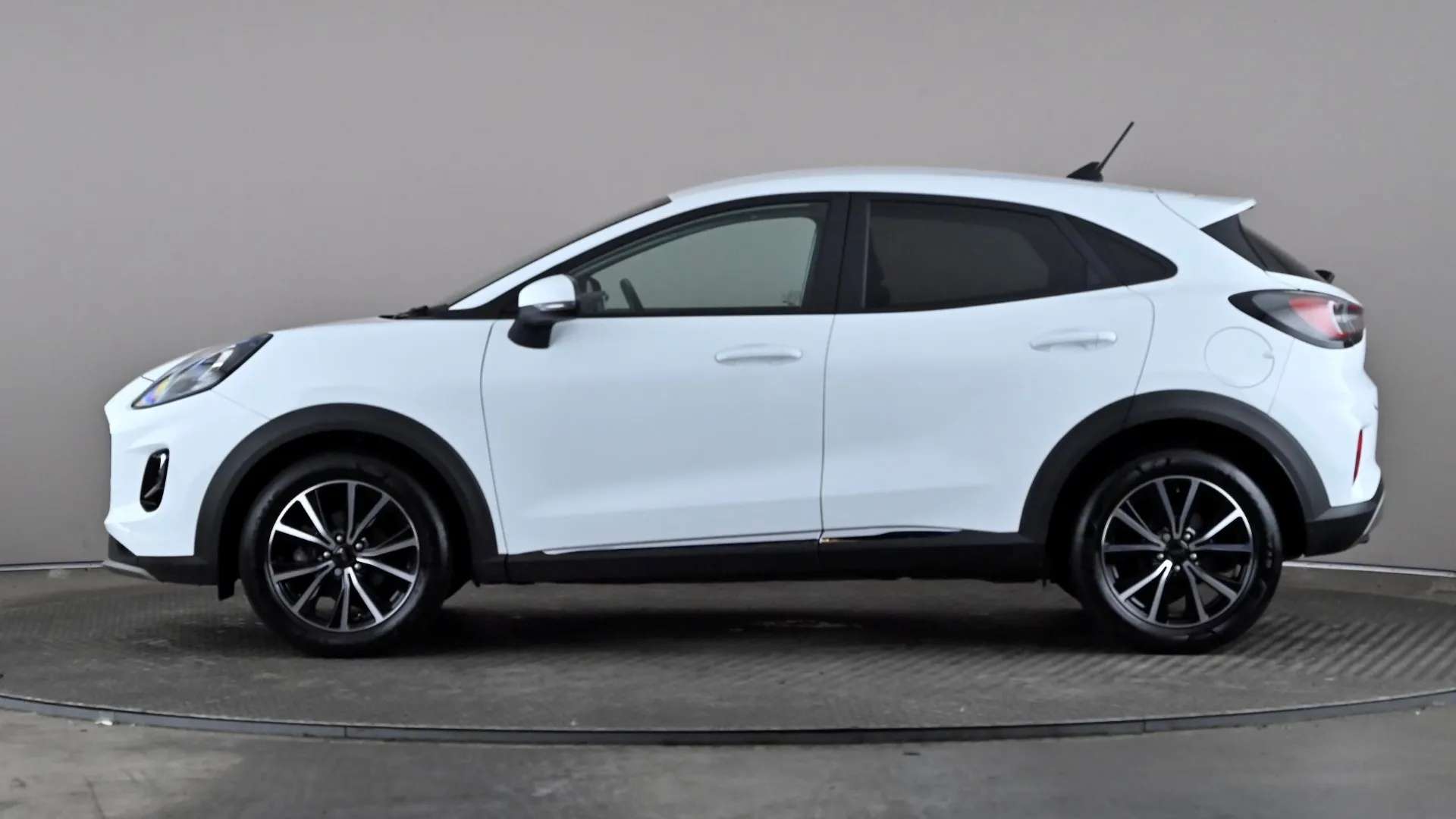 A 2024 FORD PUMA 1.0 EcoBoost Hybrid mHEV Titanium A 2024 FORD PUMA 1.0 EcoBoost Hybrid mHEV Titanium