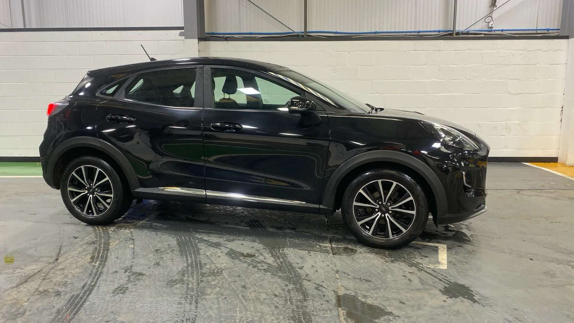 A 2023 FORD PUMA 1.0 EcoBoost Hybrid mHEV Titanium A 2023 FORD PUMA 1.0 EcoBoost Hybrid mHEV Titanium