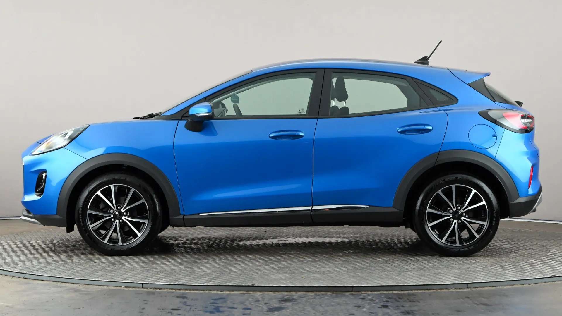 A 2023 FORD PUMA 1.0 EcoBoost Hybrid mHEV Titanium A 2023 FORD PUMA 1.0 EcoBoost Hybrid mHEV Titanium