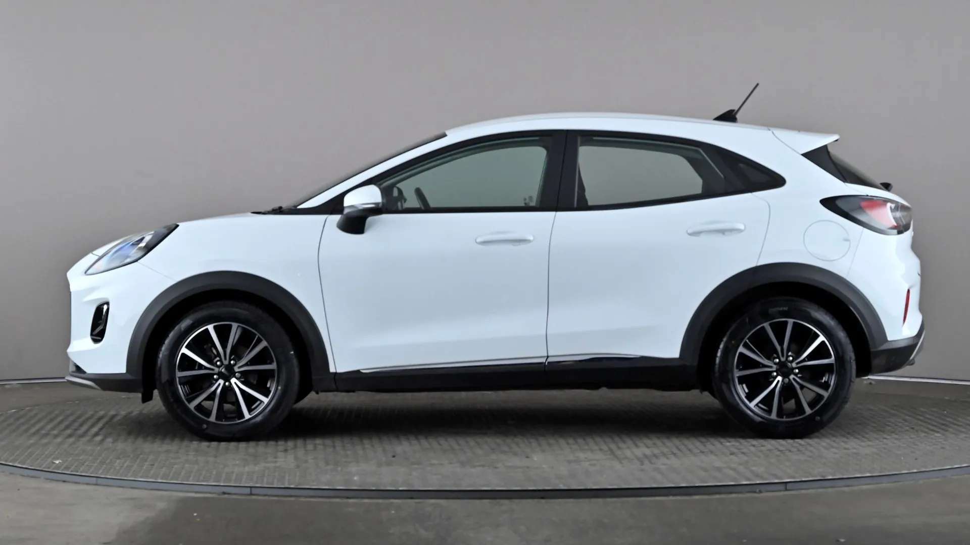 A 2024 FORD PUMA 1.0 EcoBoost Hybrid mHEV Titanium A 2024 FORD PUMA 1.0 EcoBoost Hybrid mHEV Titanium