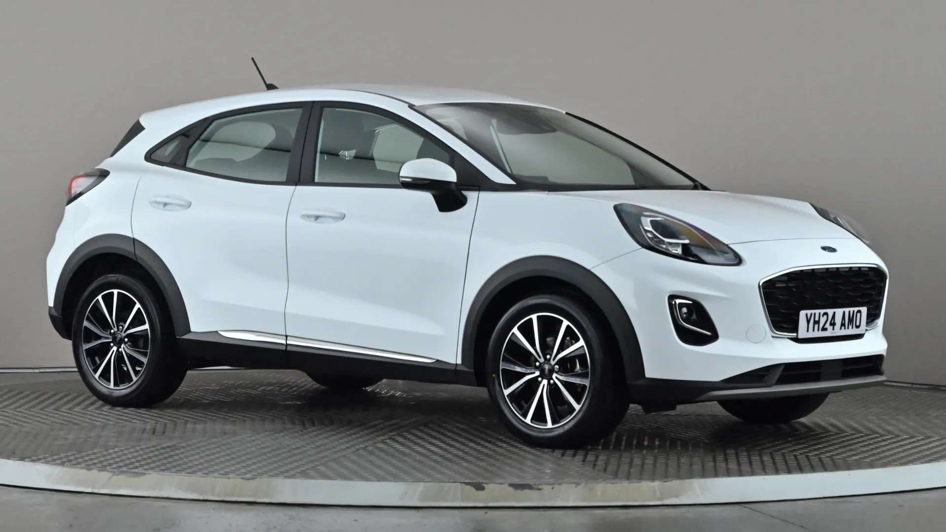 A 2024 FORD PUMA 1.0 EcoBoost Hybrid mHEV Titanium A 2024 FORD PUMA 1.0 EcoBoost Hybrid mHEV Titanium