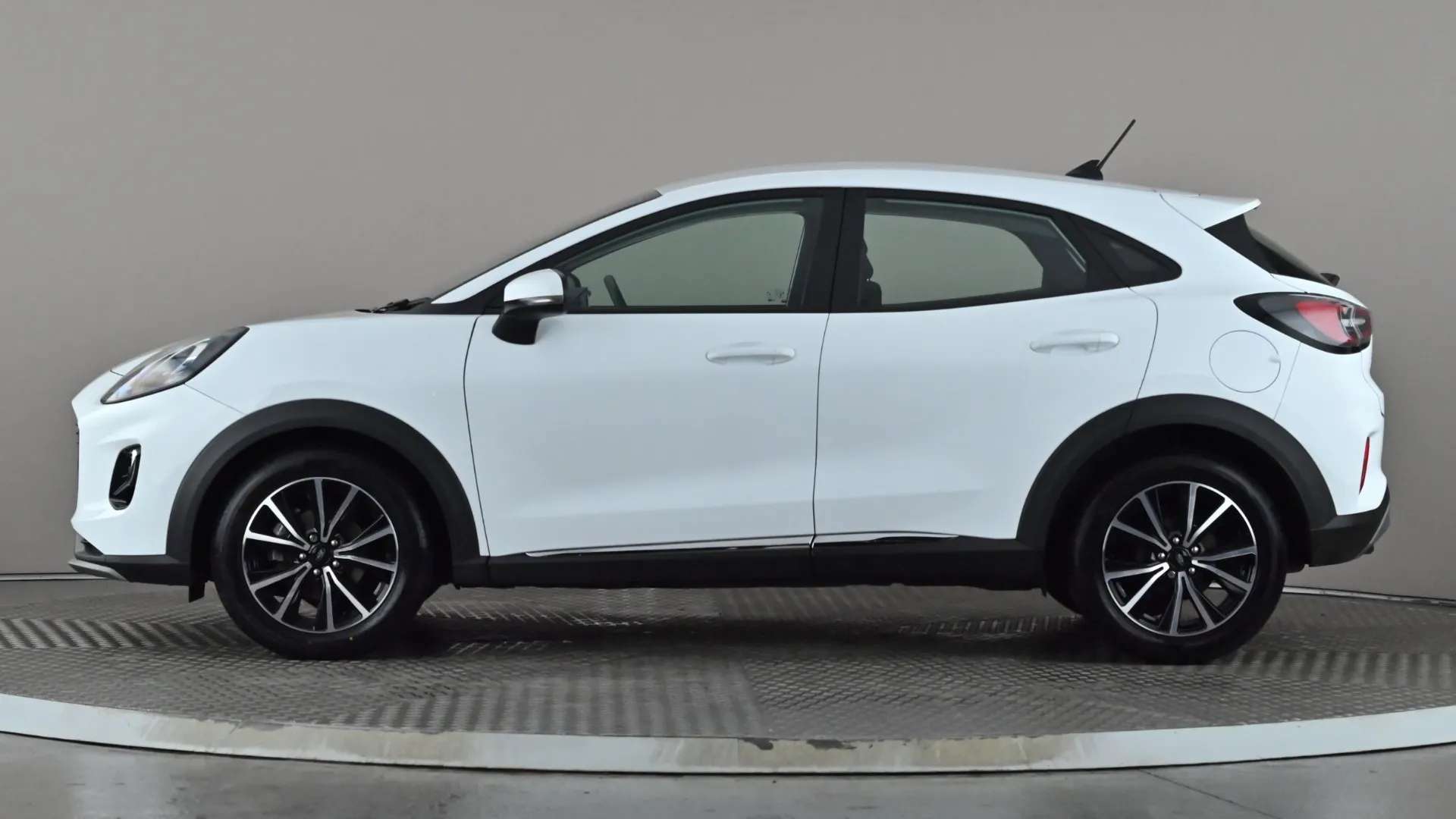 A 2024 FORD PUMA 1.0 EcoBoost Hybrid mHEV Titanium A 2024 FORD PUMA 1.0 EcoBoost Hybrid mHEV Titanium